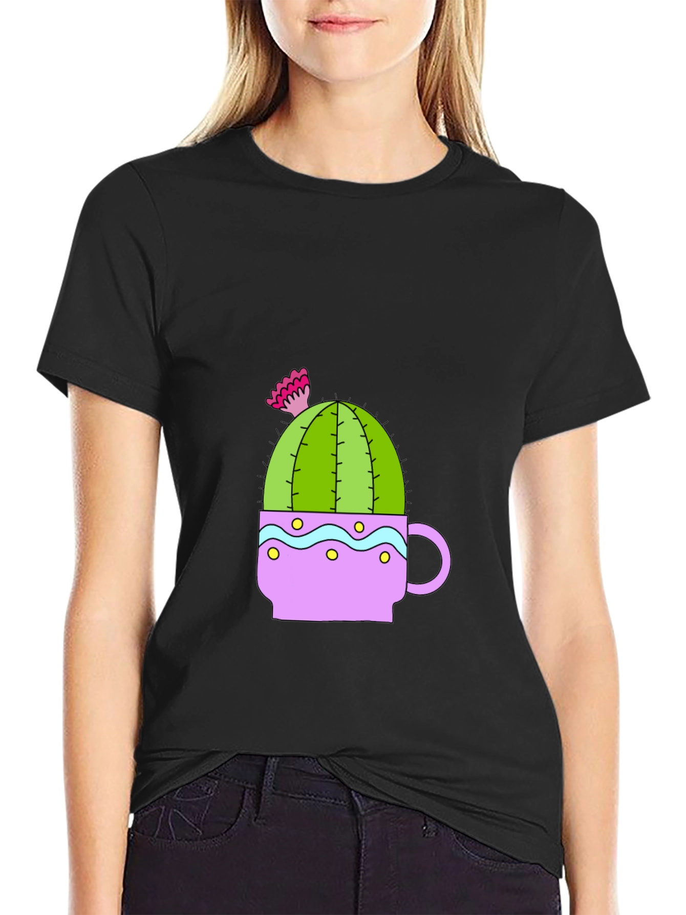 Camiseta Negra con Diseño de Cactus en Taza