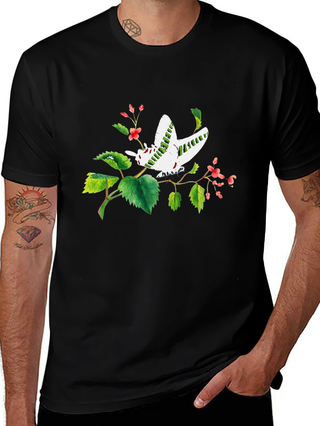 Camiseta Negra con Diseño de Mariposa Floral