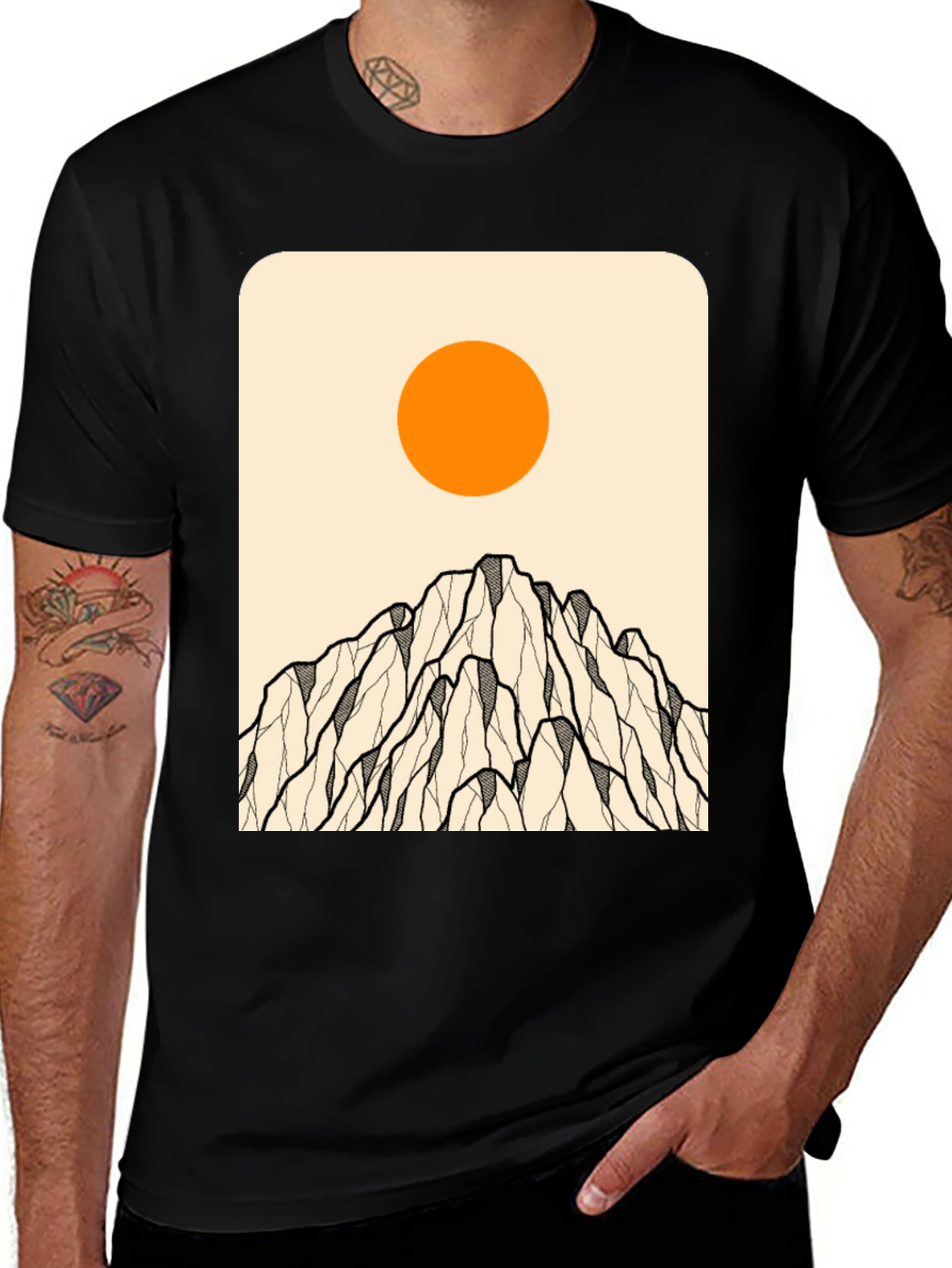 Camiseta Negra con Diseño de Montaña y Sol