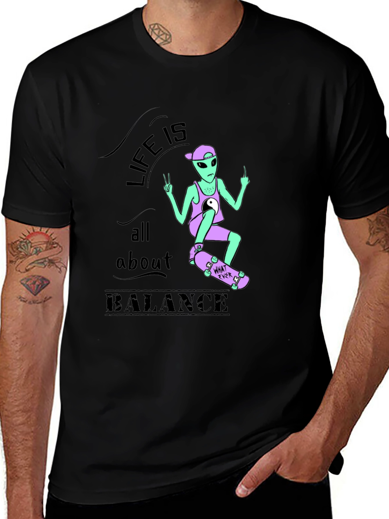 Camiseta Negra Alienígena Balance Vida