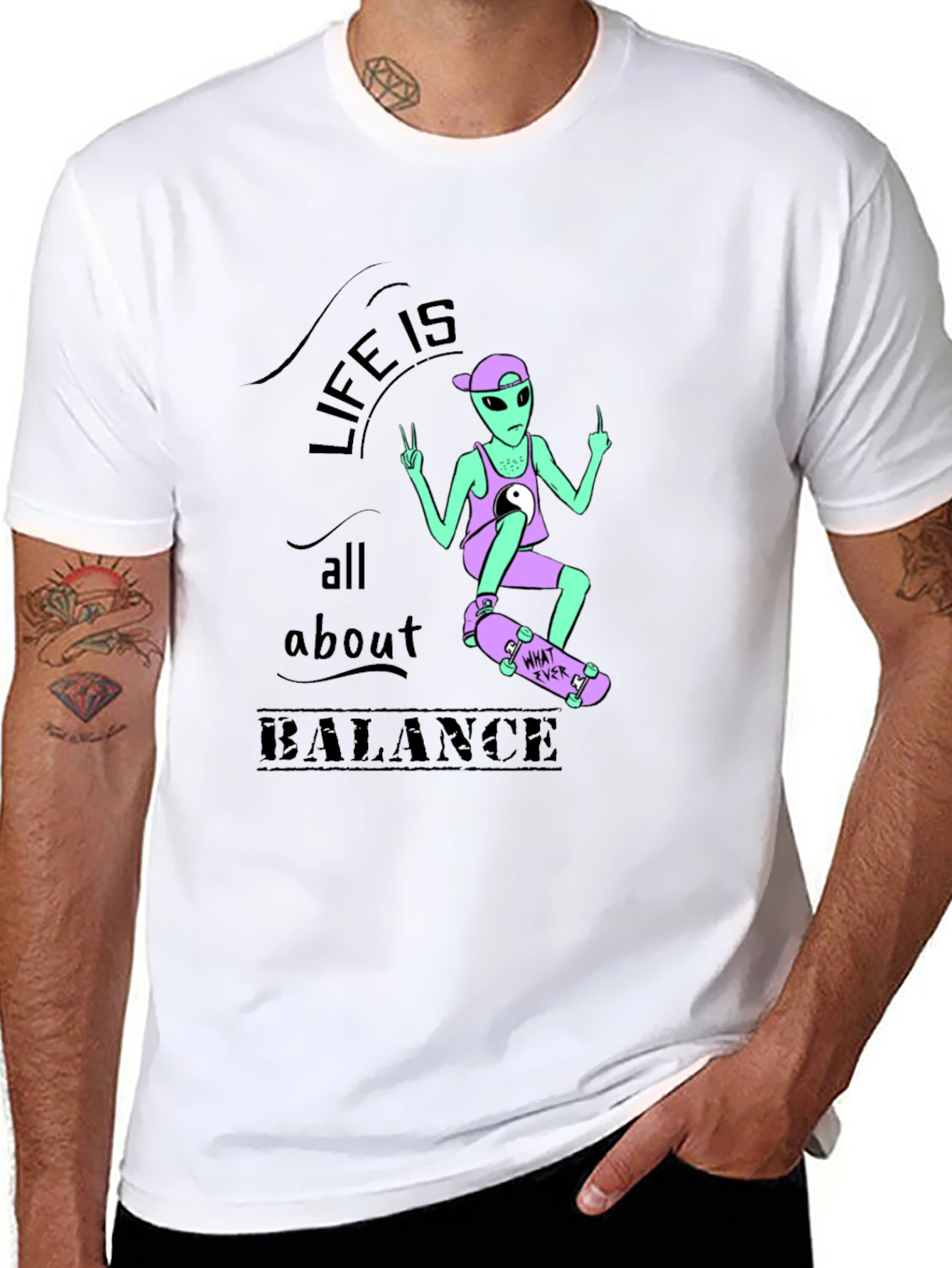 Camiseta Negra Alienígena Balance Vida