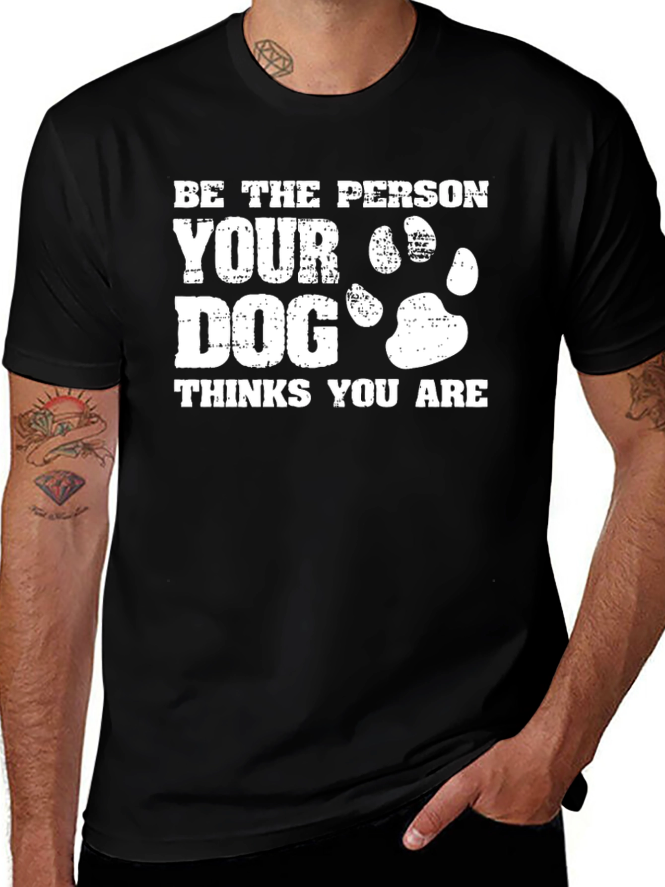 Camiseta Negra con Diseño de Huella de Perro