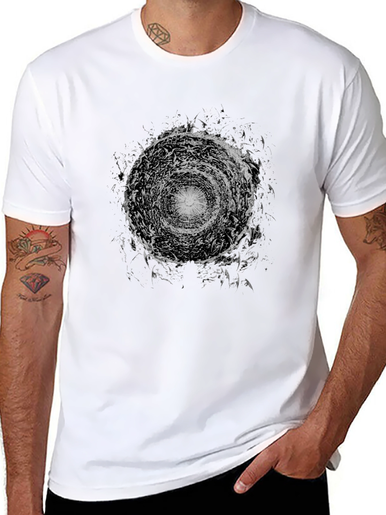 Camiseta Negra con Diseño Abstracto Circular