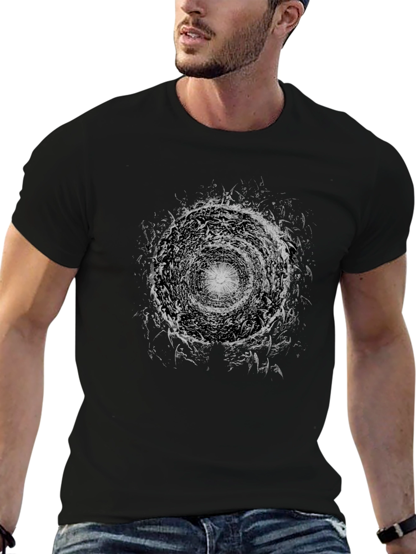 Camiseta Negra con Diseño Abstracto Circular
