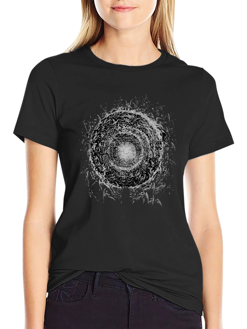 Camiseta Negra con Diseño Abstracto Circular