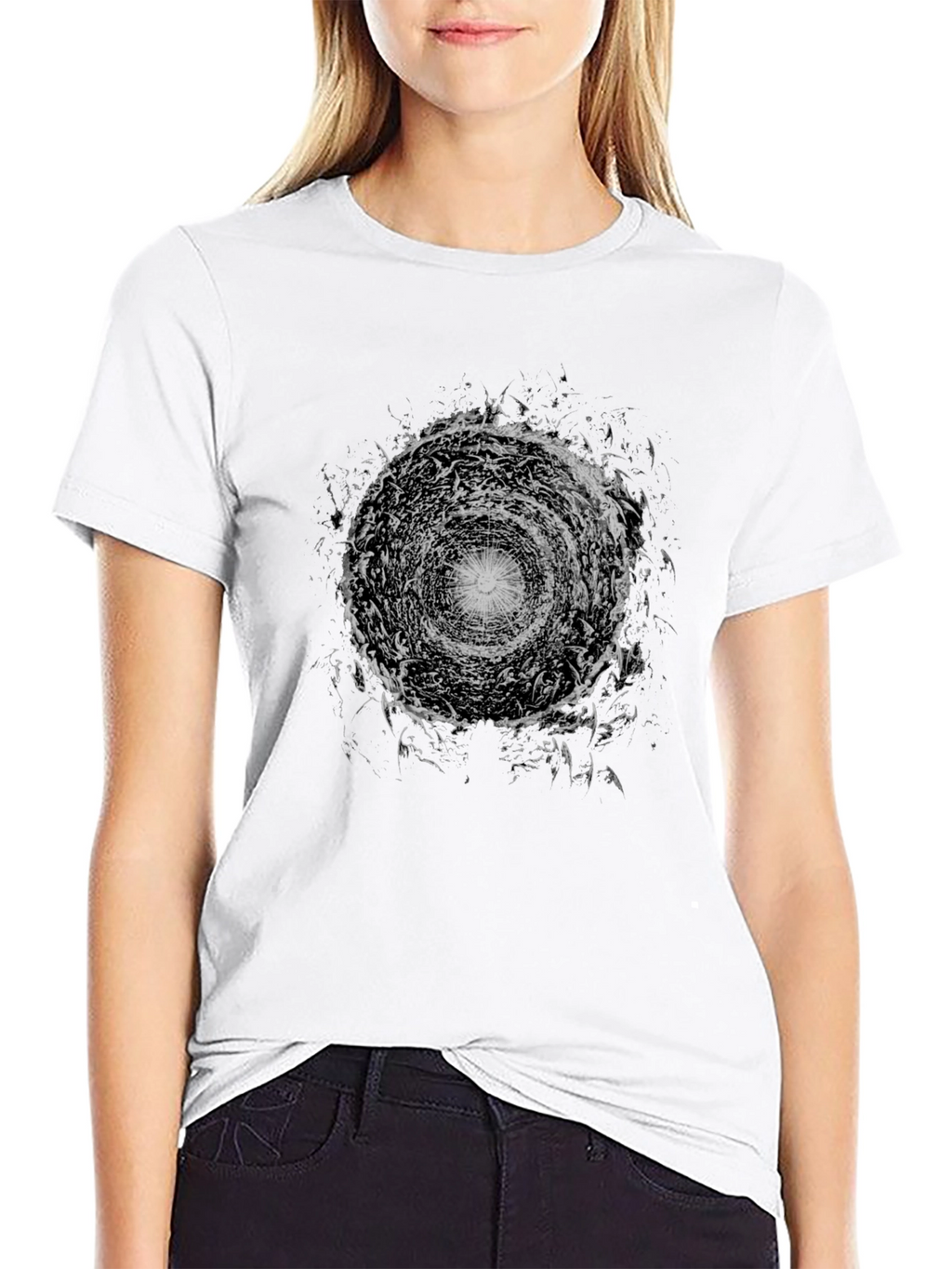 Camiseta Negra con Diseño Abstracto Circular