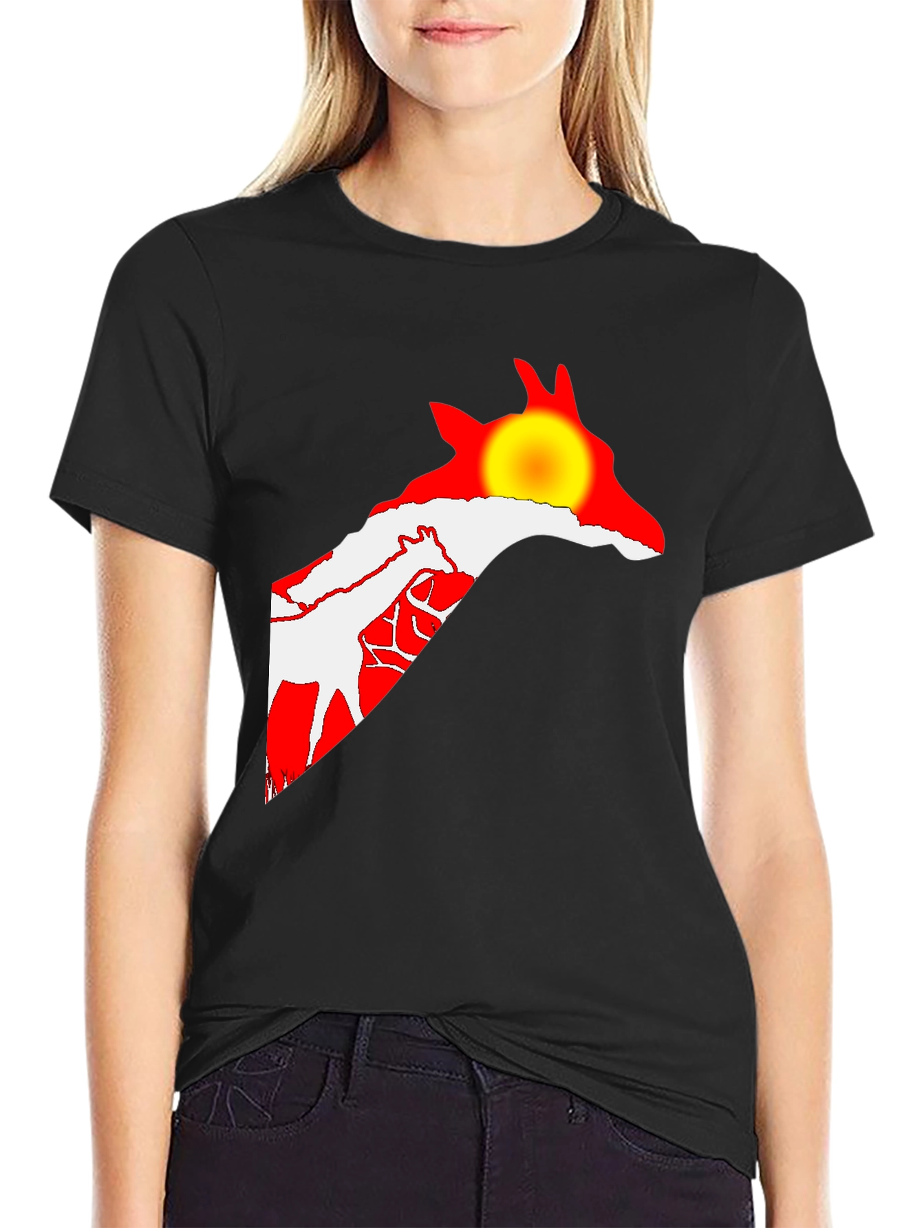 Camiseta Negra con Diseño de Jirafa y Sol Abstracto