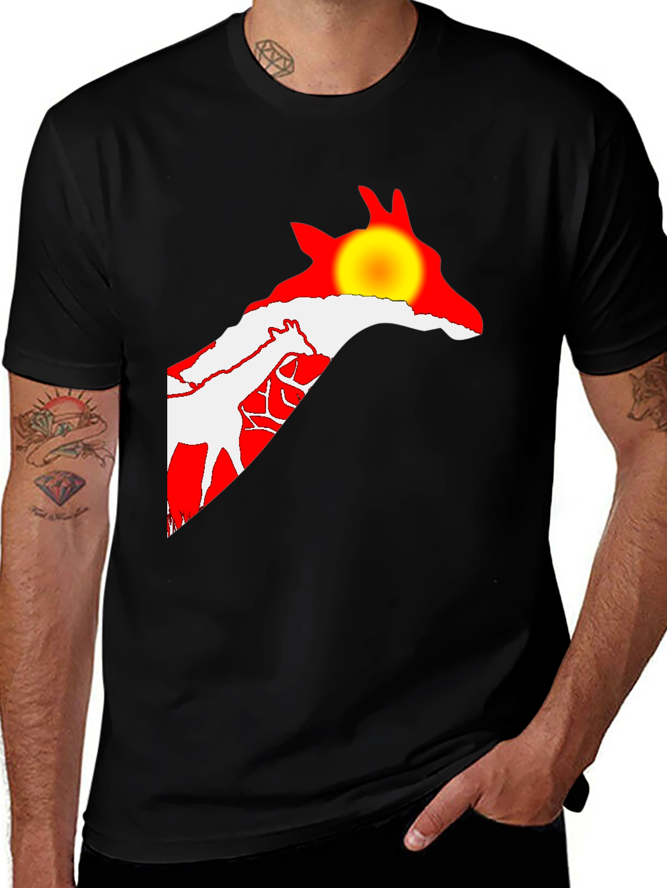 Camiseta Negra con Diseño de Jirafa y Sol Abstracto