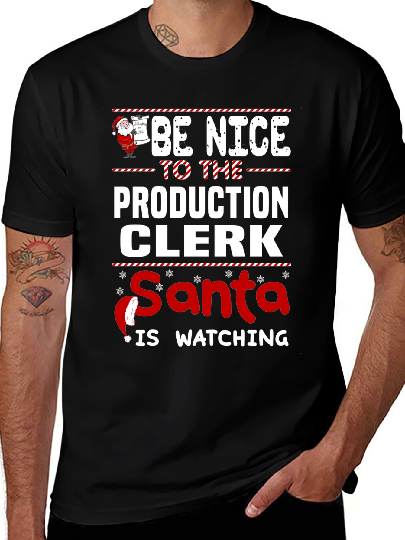 Camiseta Be Nice to Production Clerk Navideña