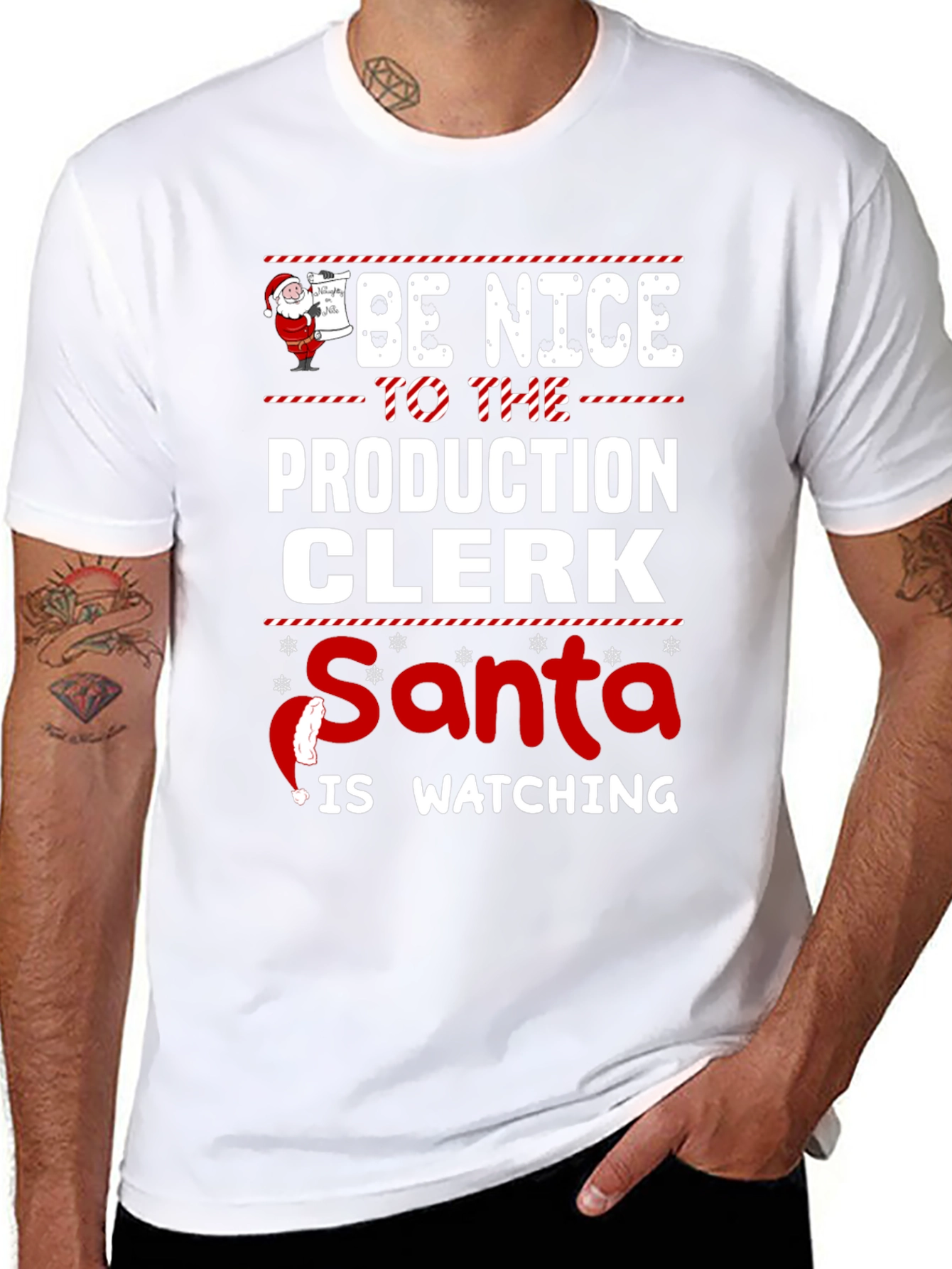 Camiseta Be Nice to Production Clerk Navideña