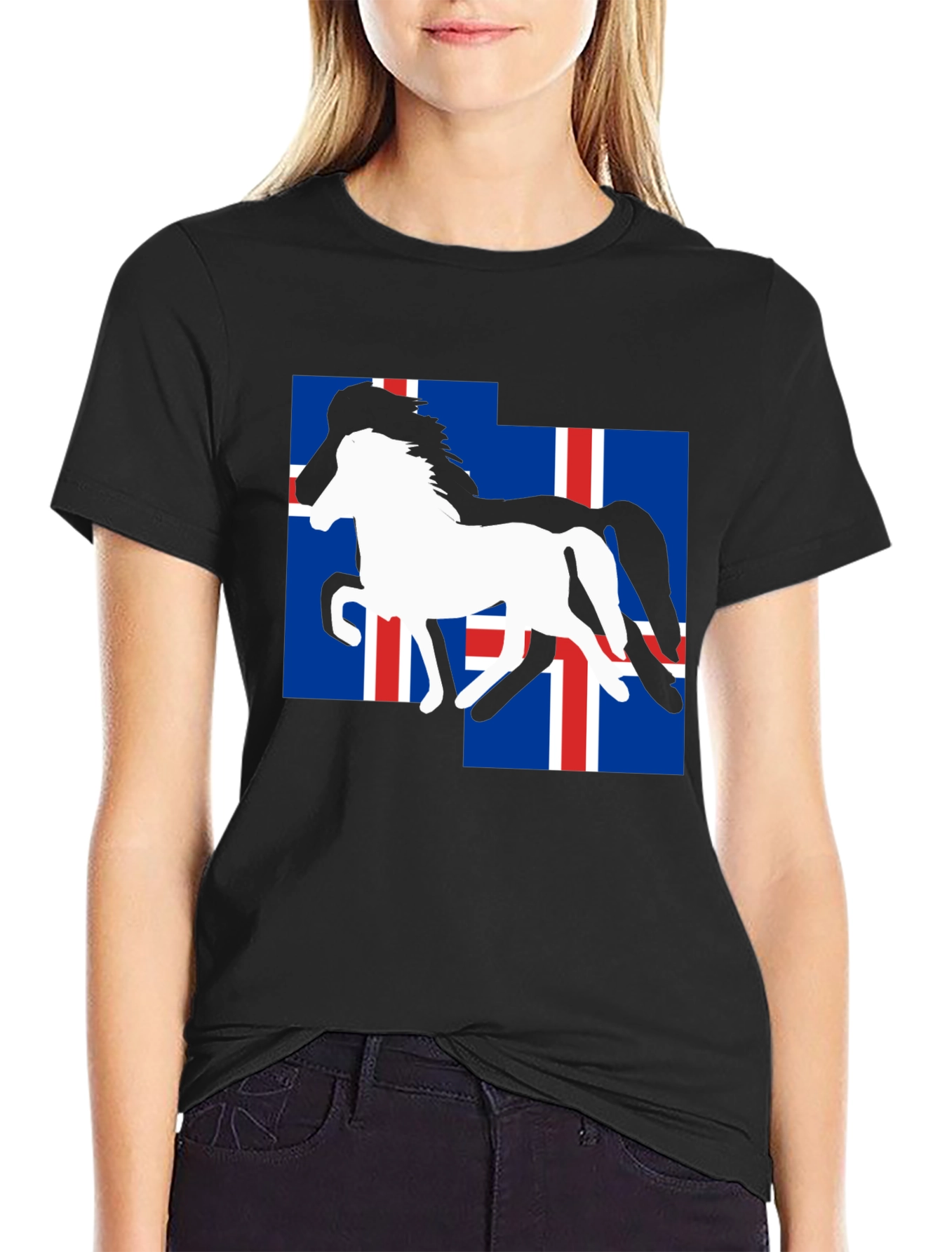 Camiseta Negra con Diseño de Caballo y Bandera Islandesa