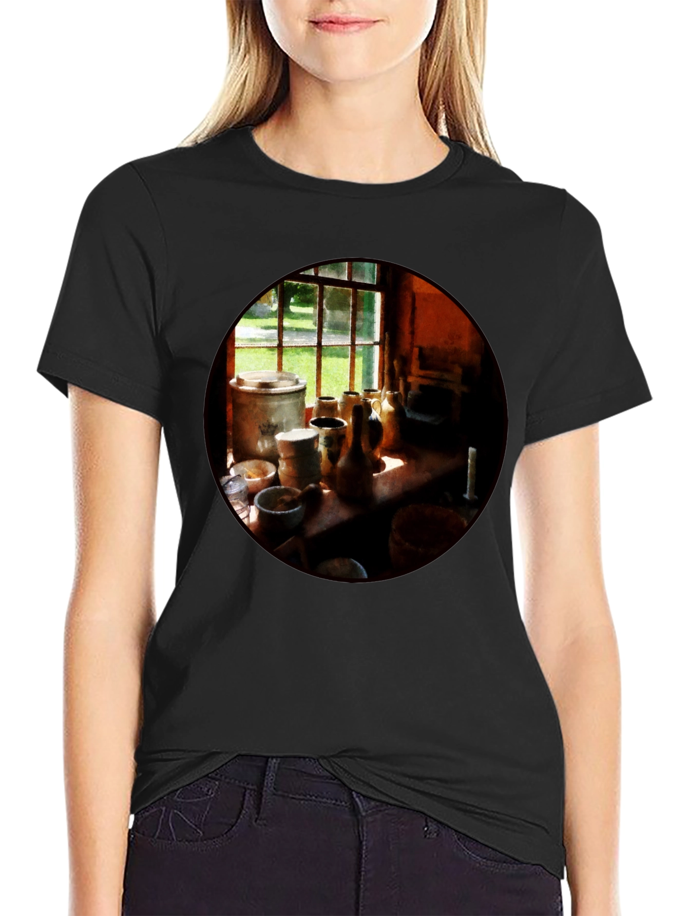 Camiseta Negra con Diseño Artístico de Bodegón