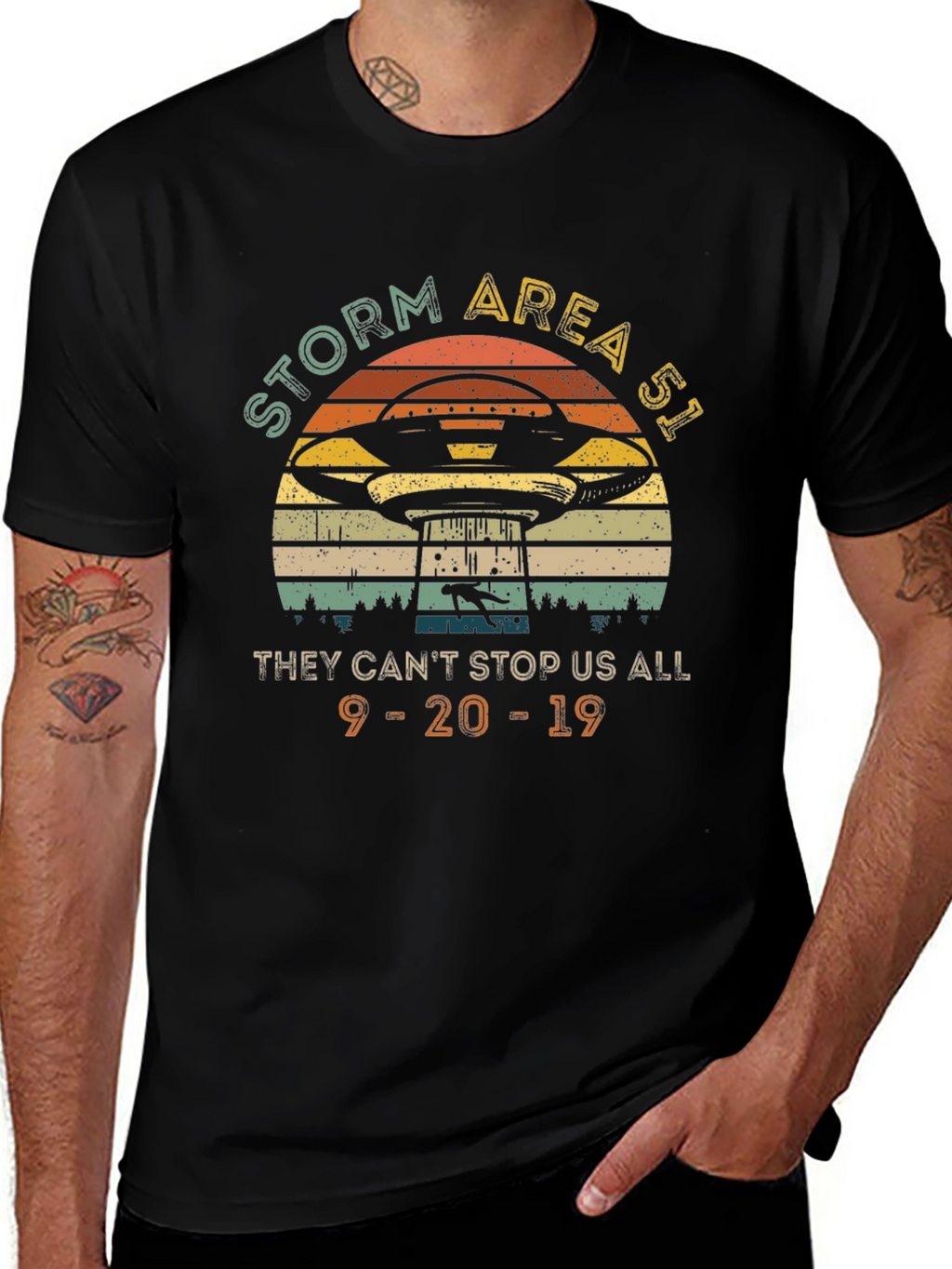 Camiseta Negra Área 51 Tormenta Retro