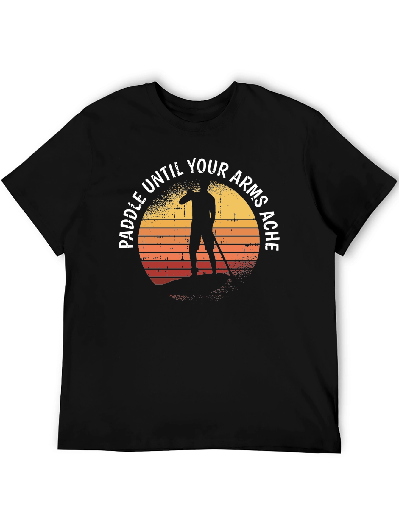 Camiseta Negra con Diseño de Paddle Surf al Atardecer