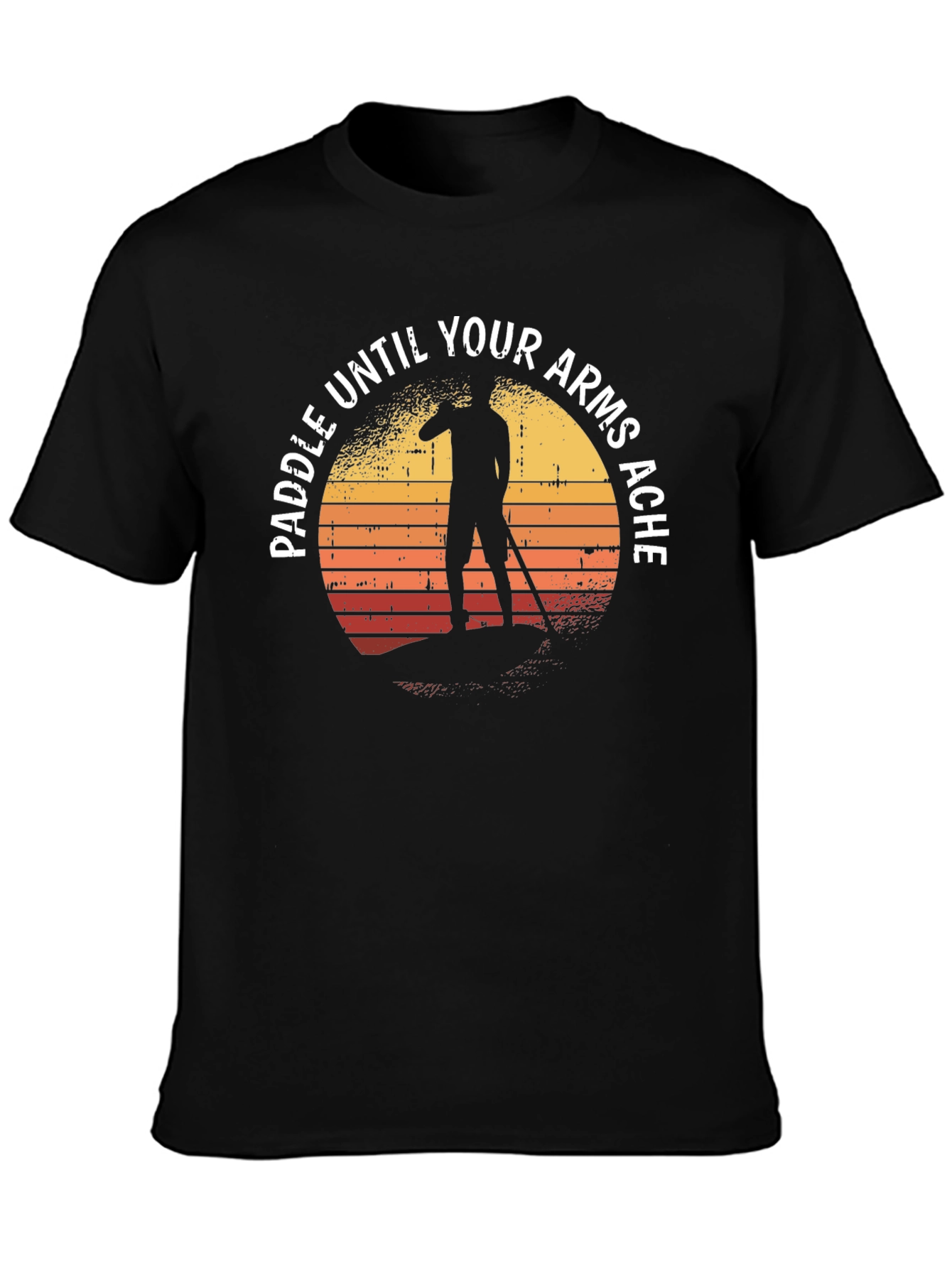 Camiseta Negra con Diseño de Paddle Surf al Atardecer
