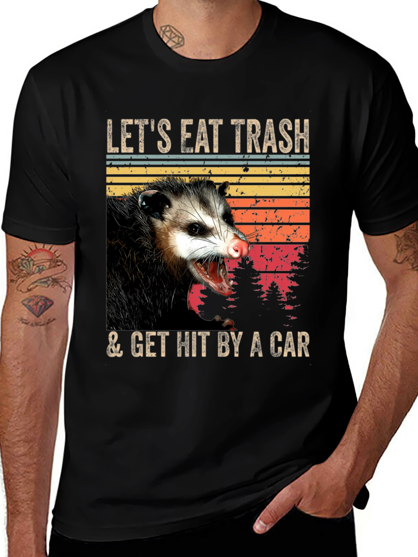 Camiseta Gráfica Vintage Zarigüeya Comer Basura