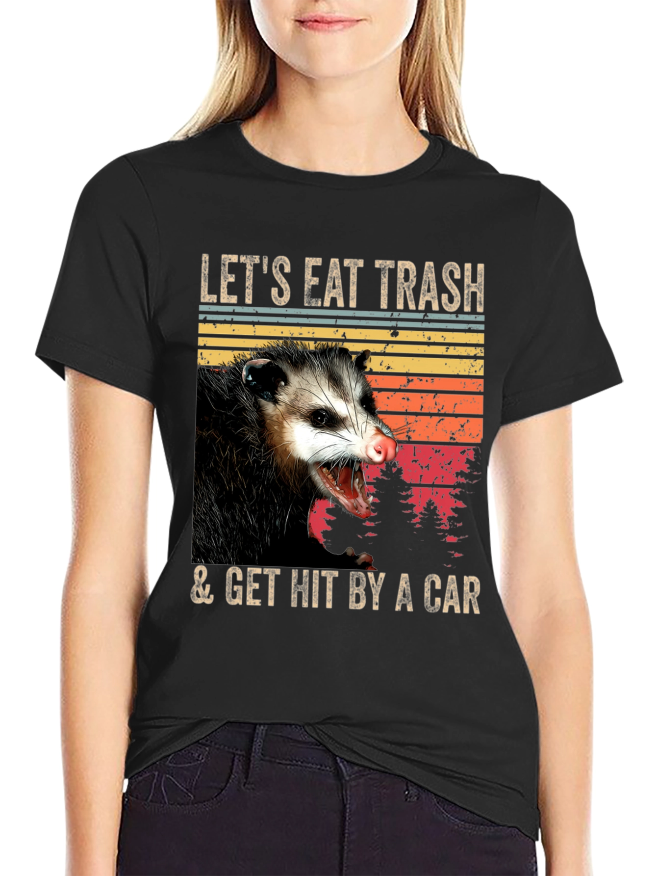 Camiseta Gráfica Vintage Zarigüeya Comer Basura