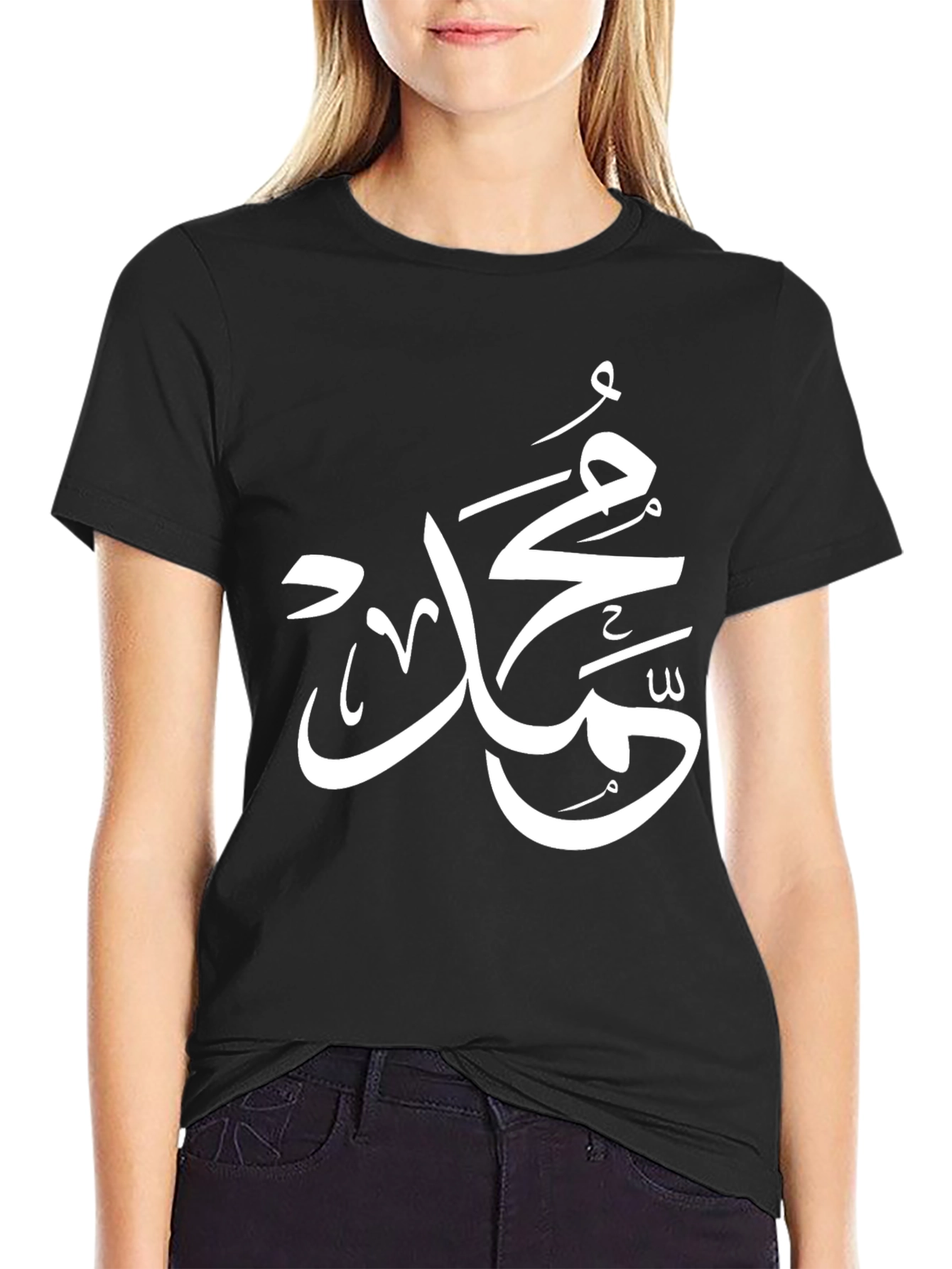 Camiseta Negra con Diseño Caligráfico Árabe