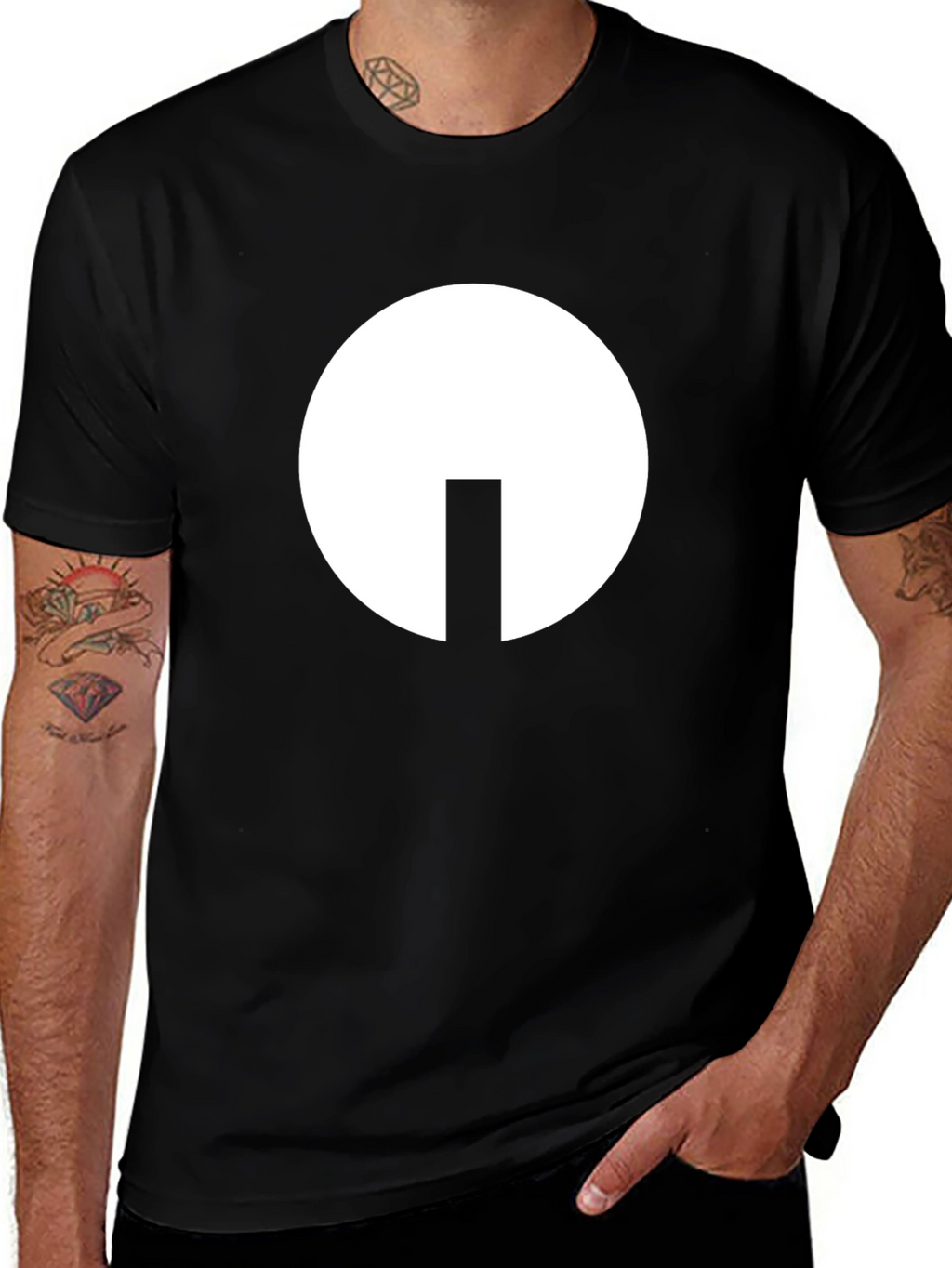 Camiseta Negra con Diseño Abstracto en Blanco