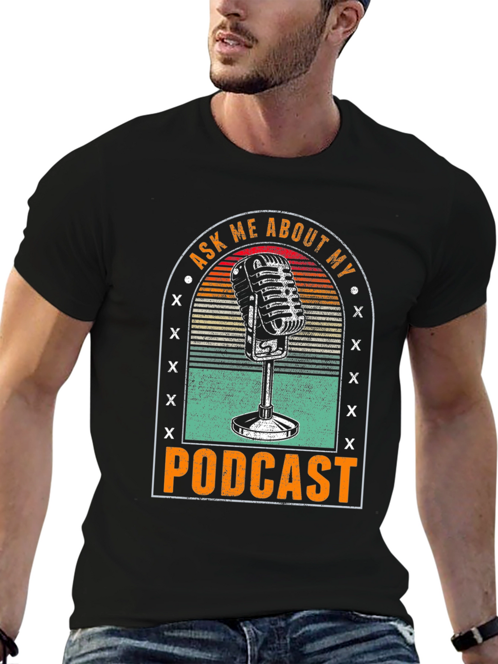 Camiseta Negra con Diseño de Micrófono Podcast
