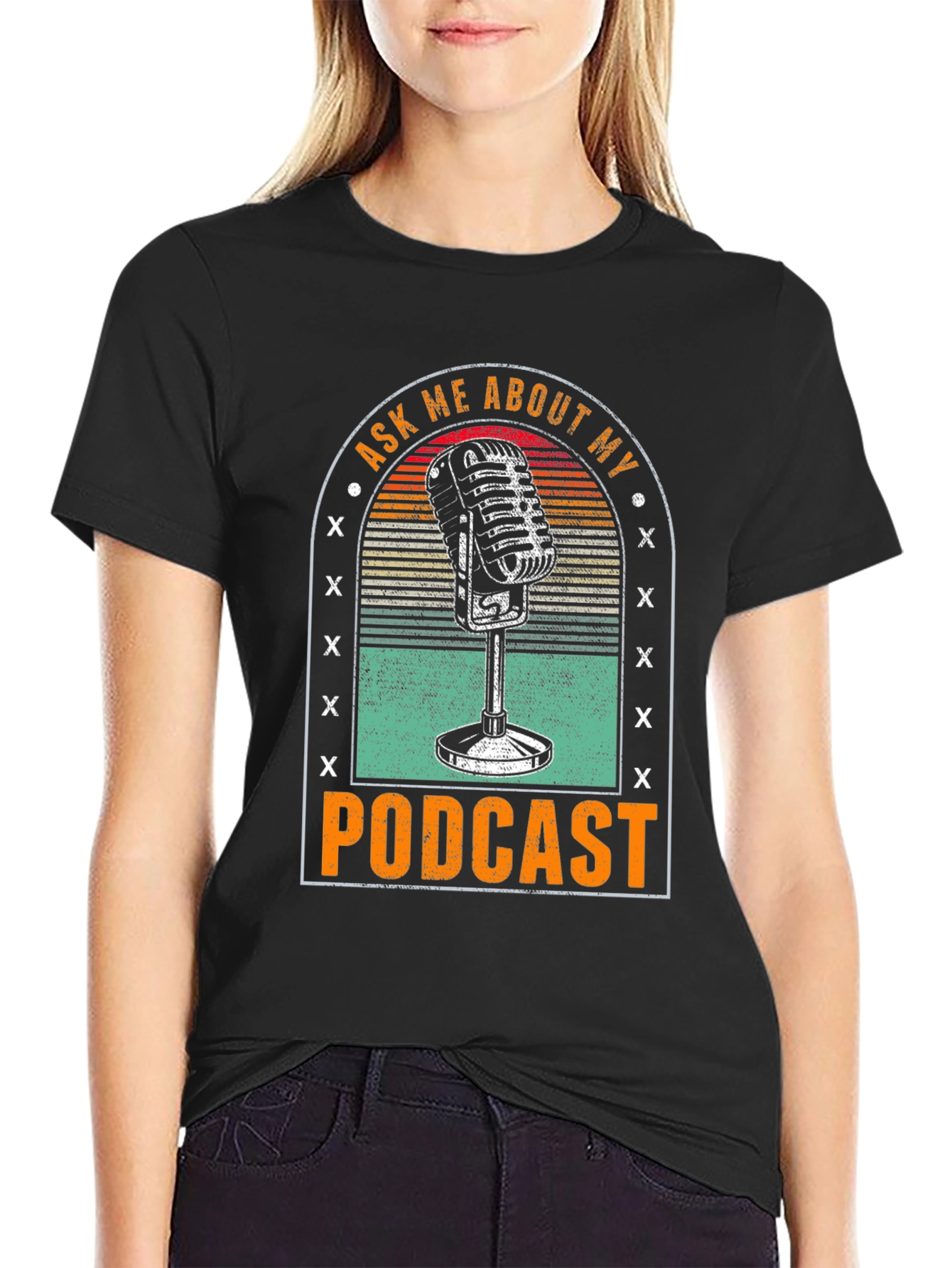 Camiseta Negra con Diseño de Micrófono Podcast