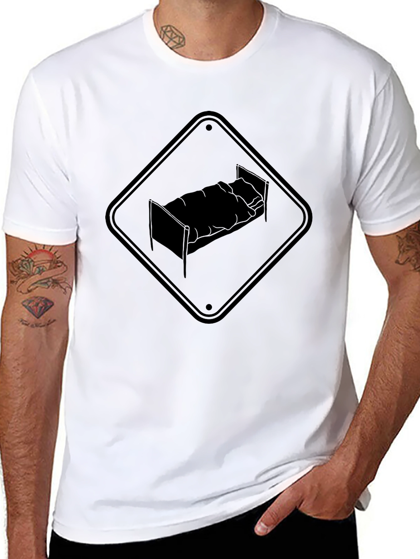 Camiseta Negra con Diseño de Cama