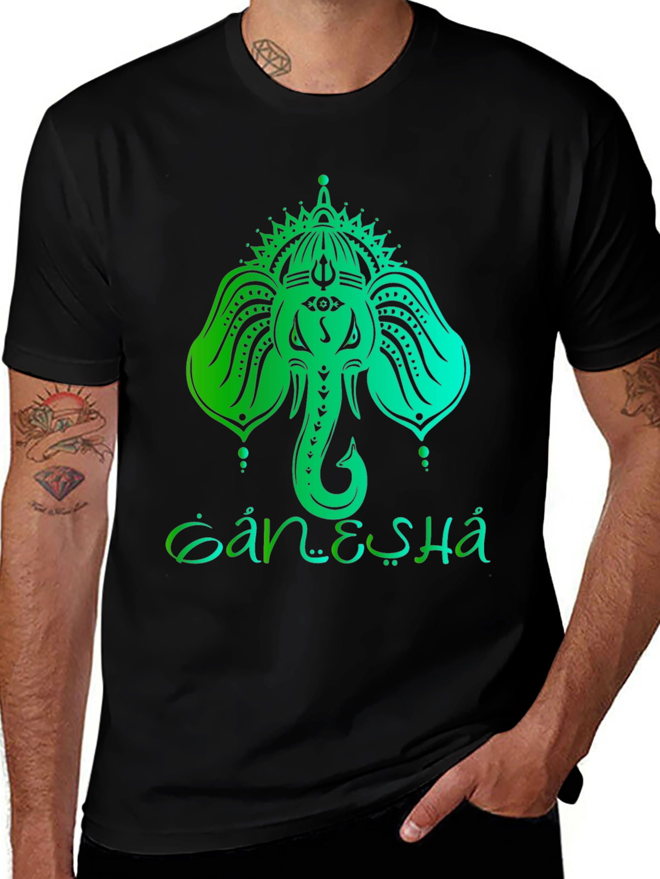 Camiseta Hombre Negra con Diseño de Ganesha Verde Degradado