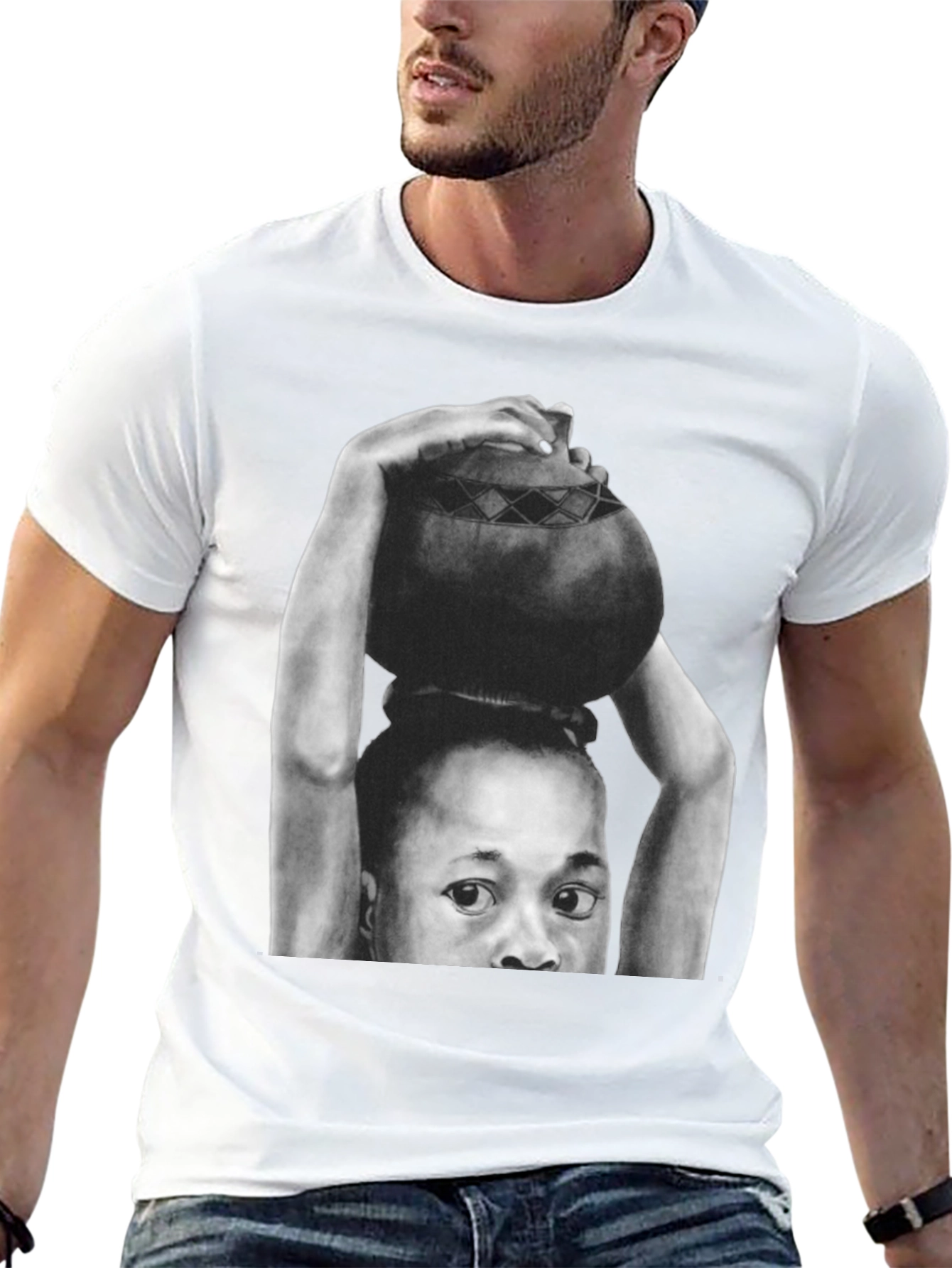 Camiseta Negra con Diseño Artístico de Mujer Africana
