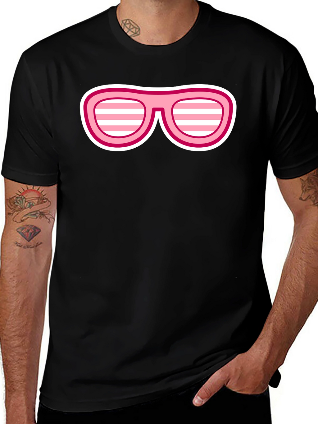 Camiseta Negra con Diseño de Gafas Rosadas