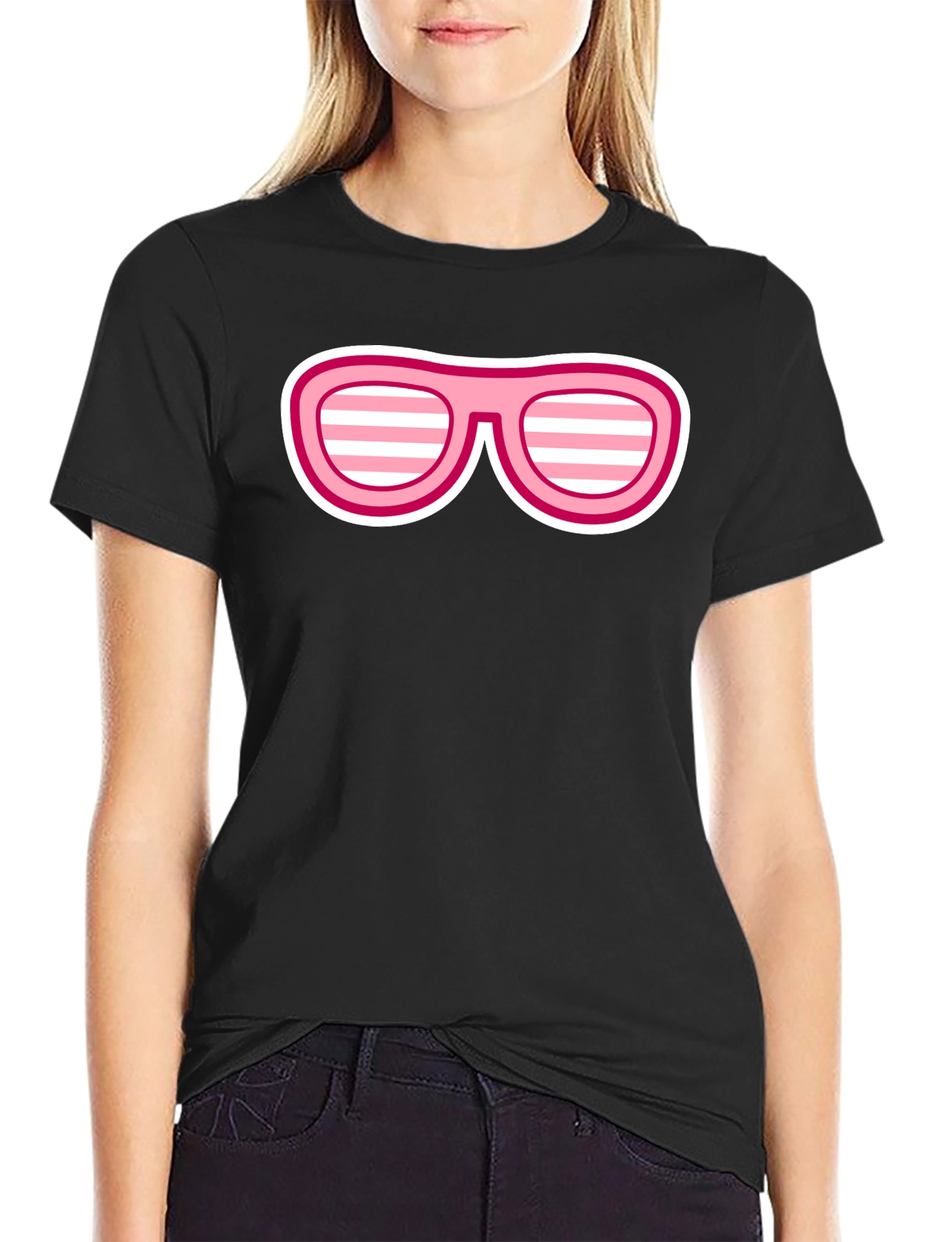 Camiseta Negra con Diseño de Gafas Rosadas