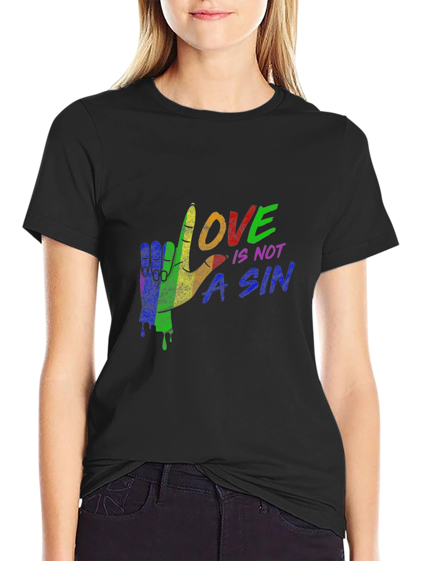 Camiseta Negra con Diseño de Mano y Mensaje LGBTQ+