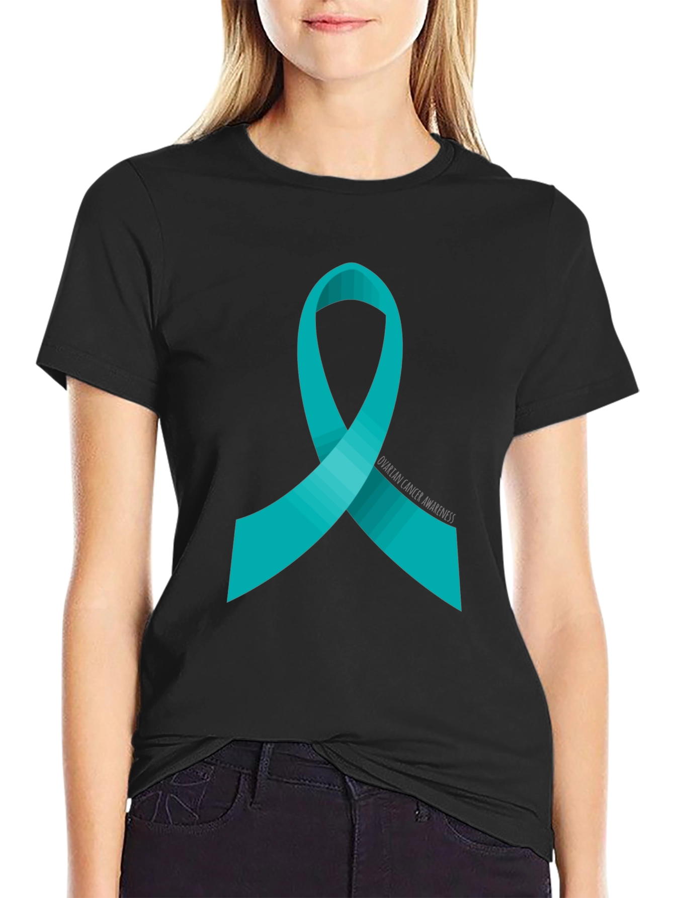 Camiseta Negra con Cinta de Concienciación del Cáncer de Ovario