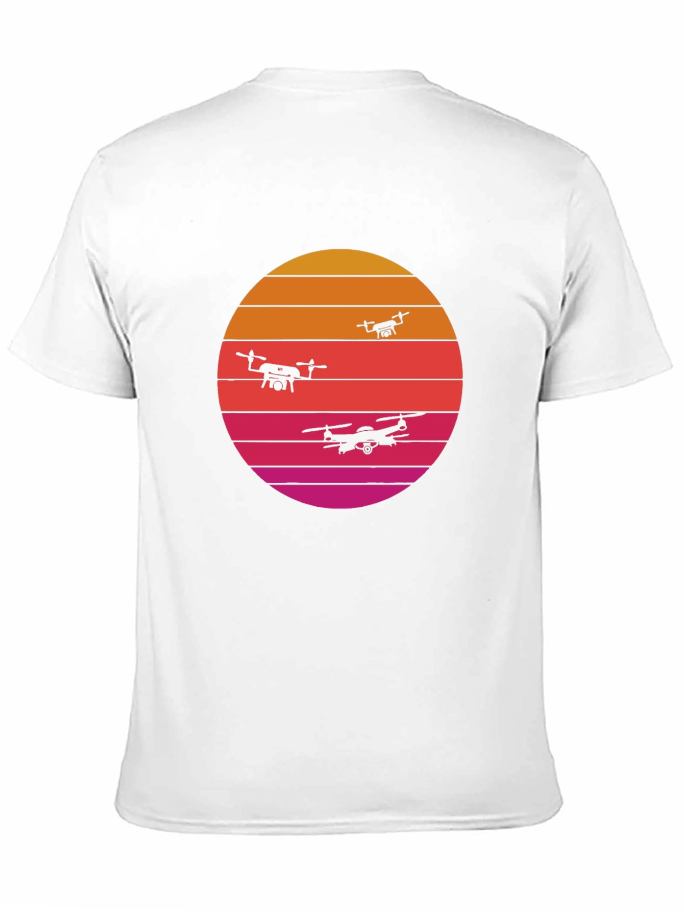 Camiseta con Diseño de Drones y Atardecer Retro