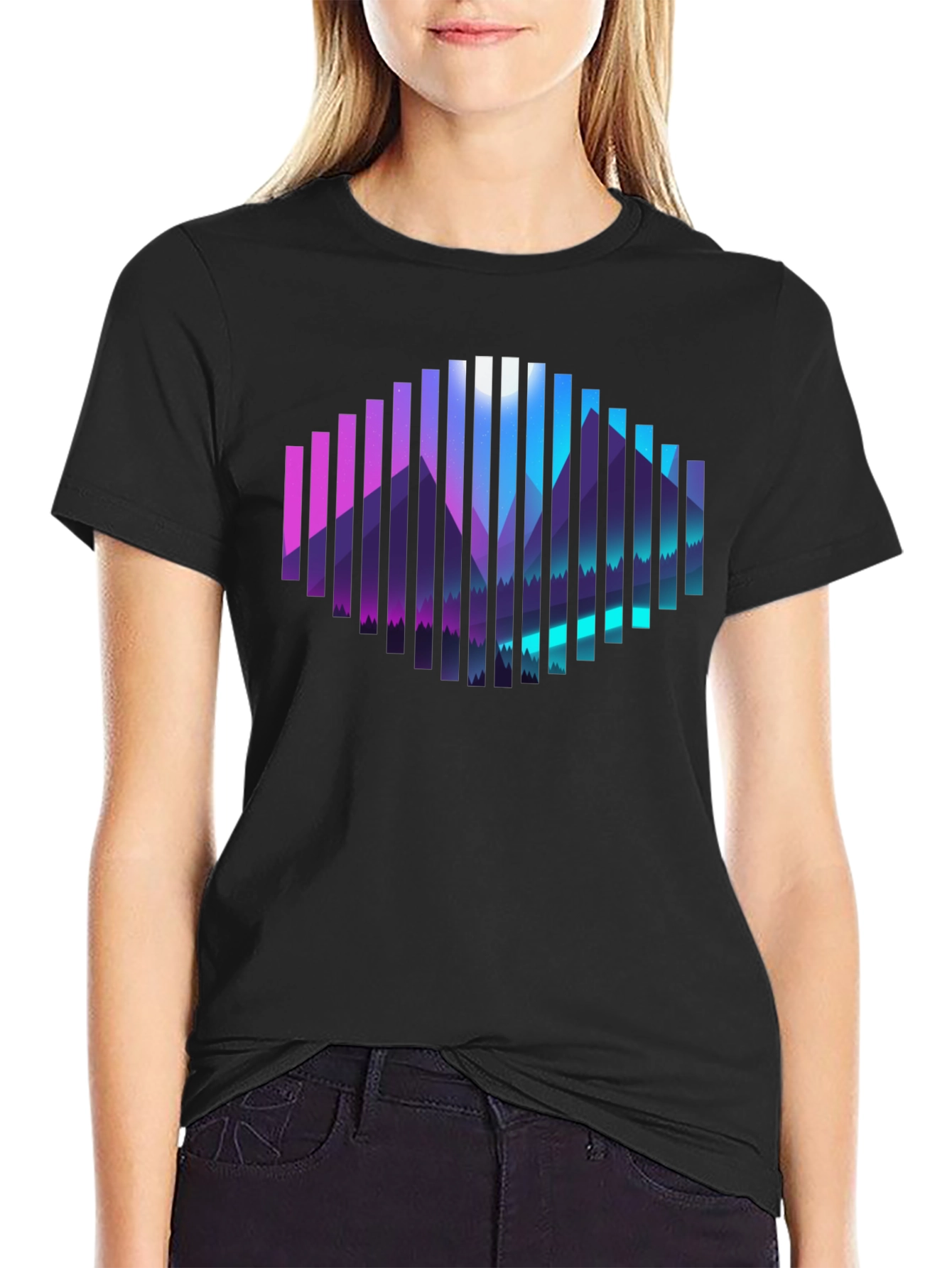 Camiseta Negra con Diseño de Montañas Abstractas
