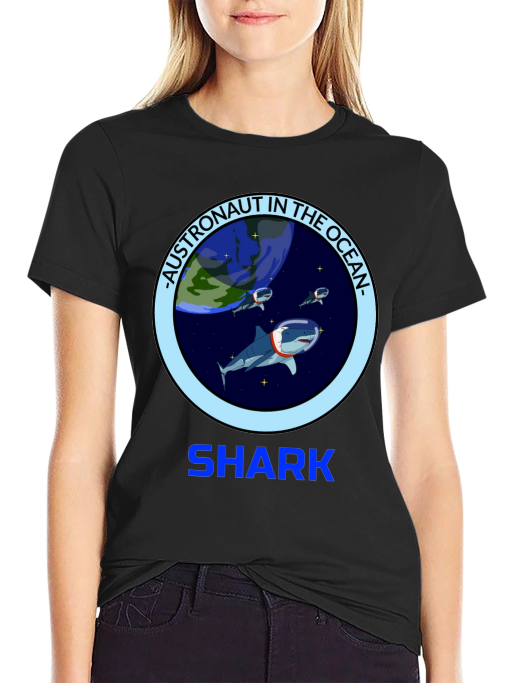 Camiseta Negra Astronauta Tiburón Océano