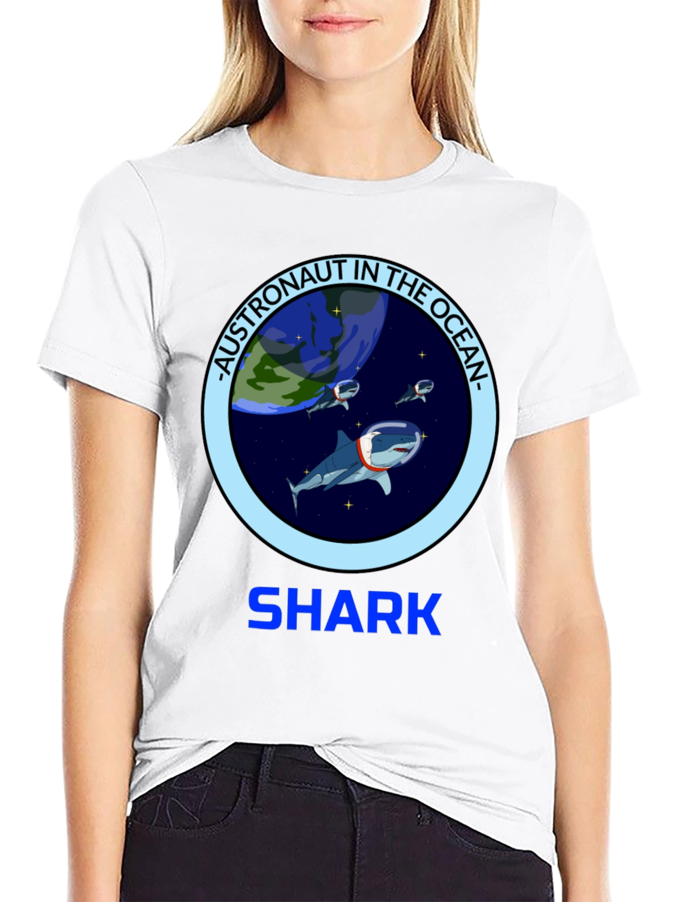 Camiseta Negra Astronauta Tiburón Océano