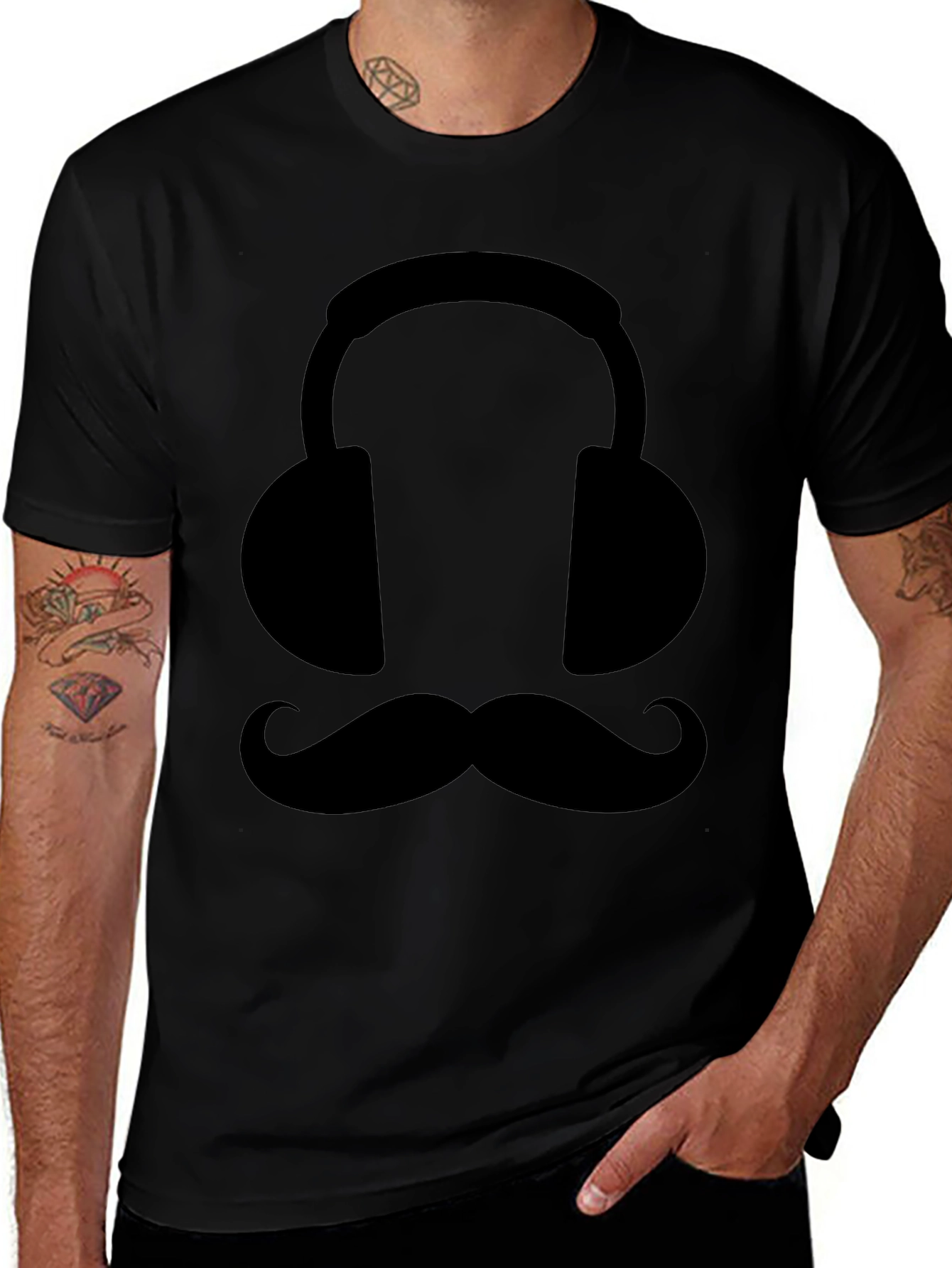 Camiseta Negra con Diseño de Audífonos y Bigote