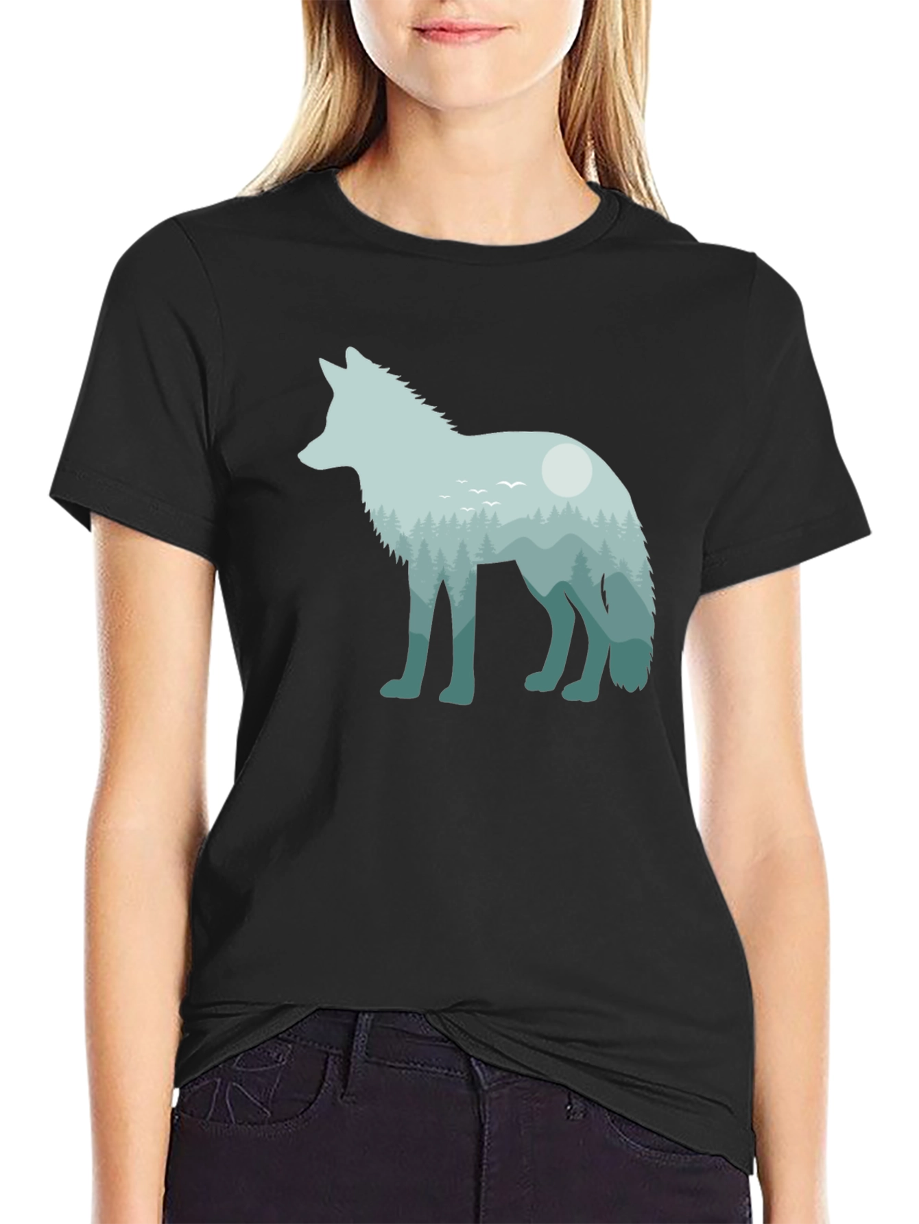 Camiseta Negra con Diseño de Lobo y Bosque