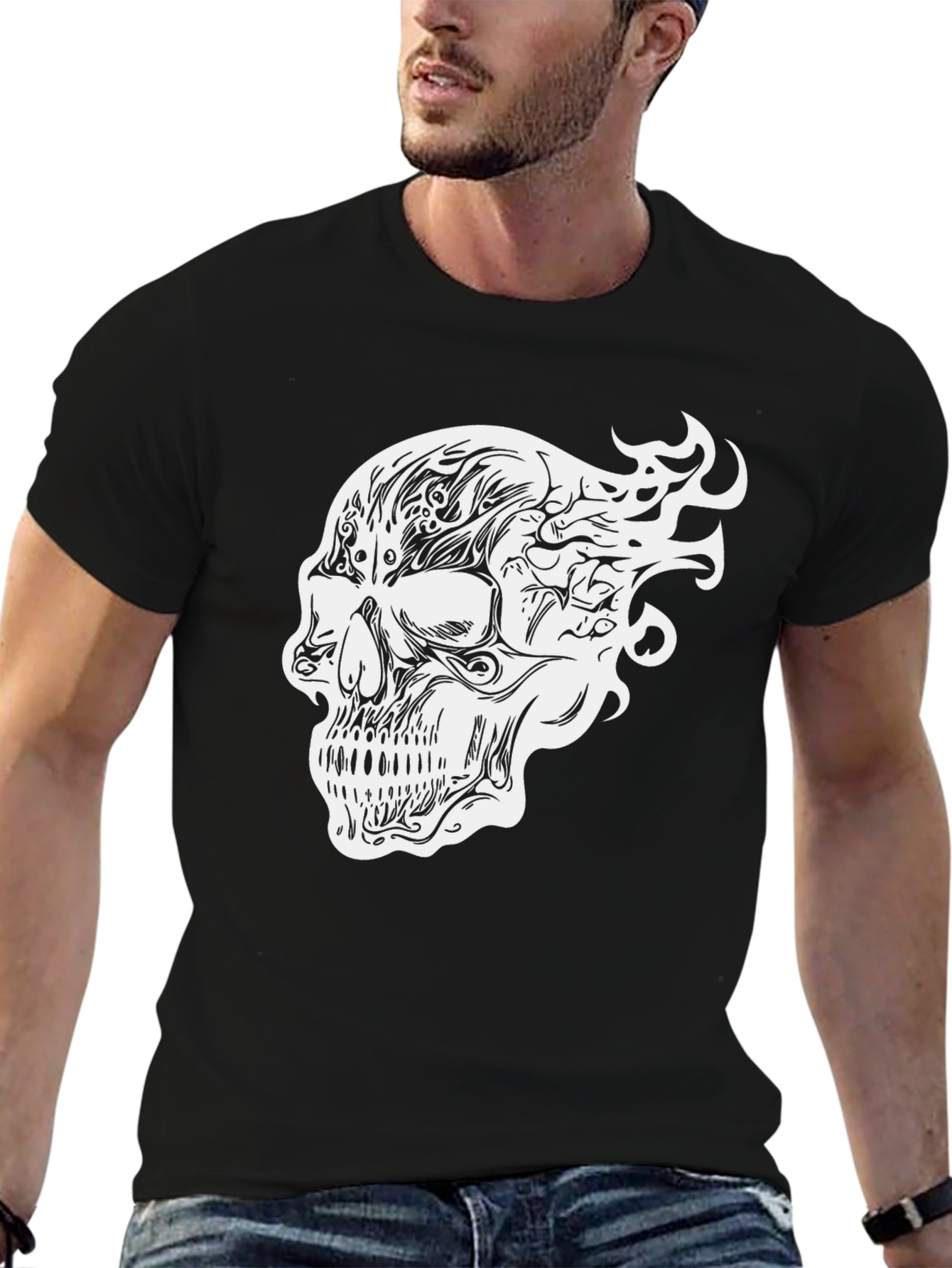 Camiseta Negra con Diseño de Calavera Tribal