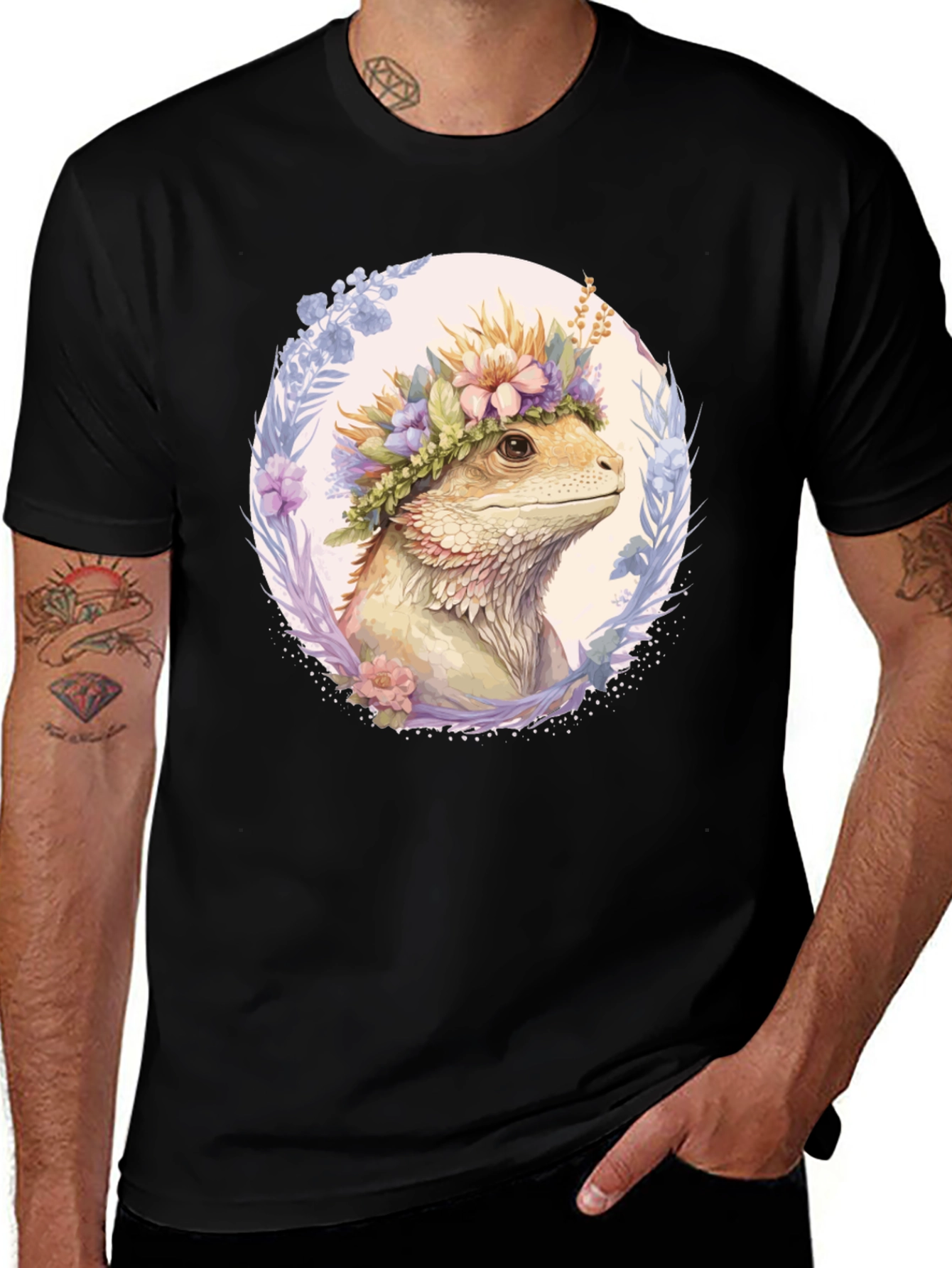 Camiseta Negra con Diseño de Dragón Barbudo Floral