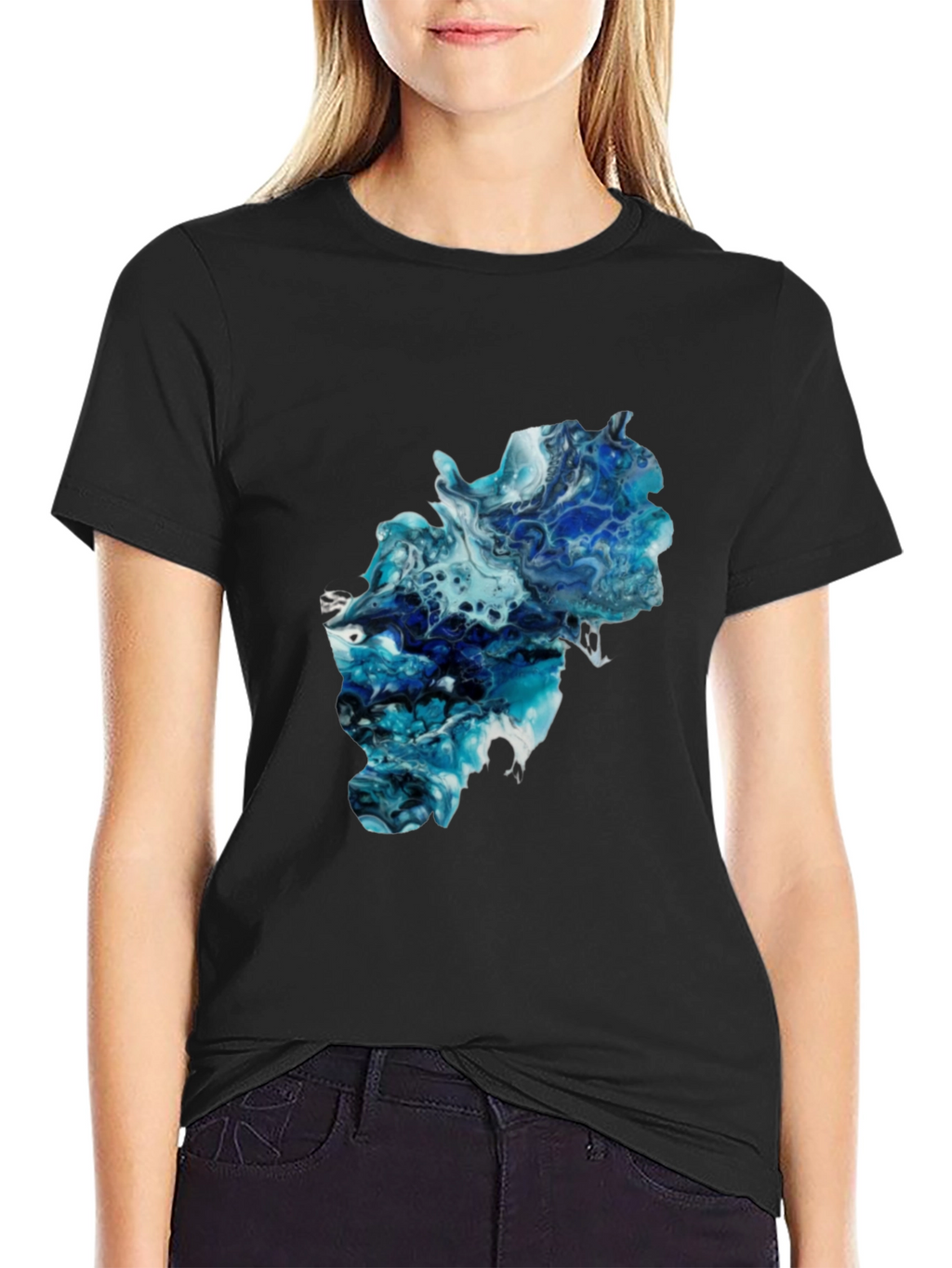Camiseta Negra con Diseño Abstracto Azul