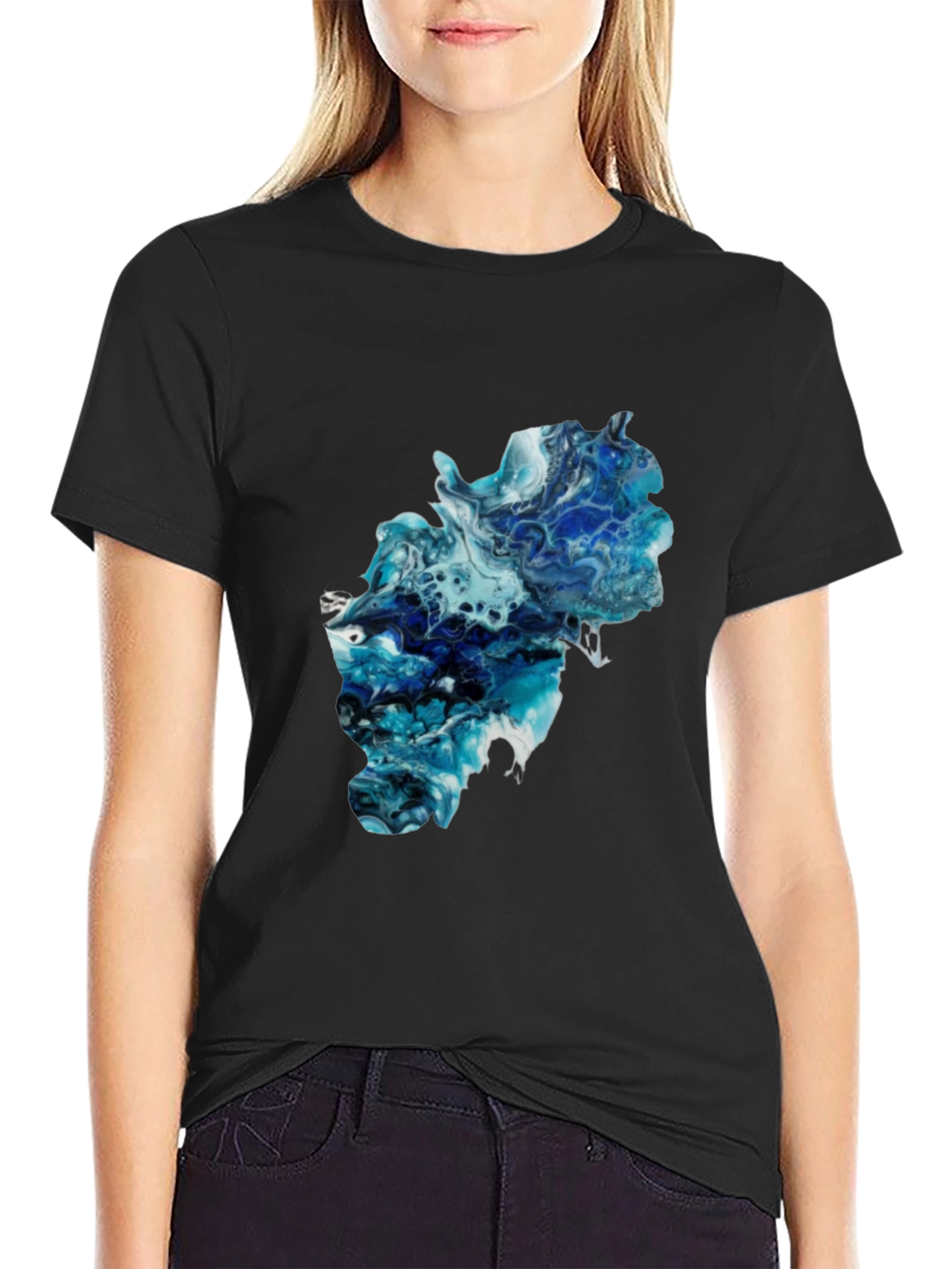 Camiseta Negra con Diseño Abstracto Azul