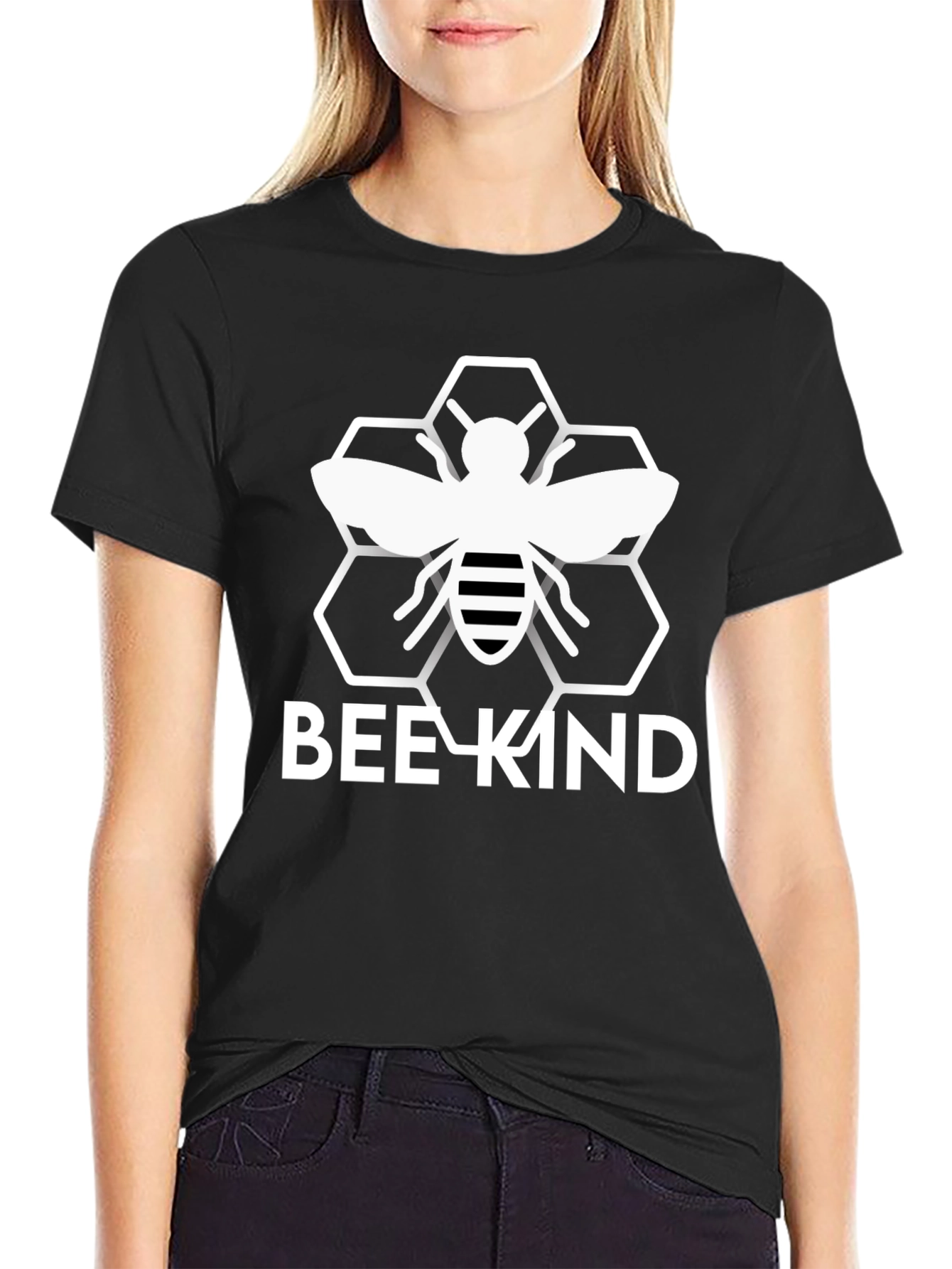 Camiseta Negra Bee Kind con Diseño de Abeja