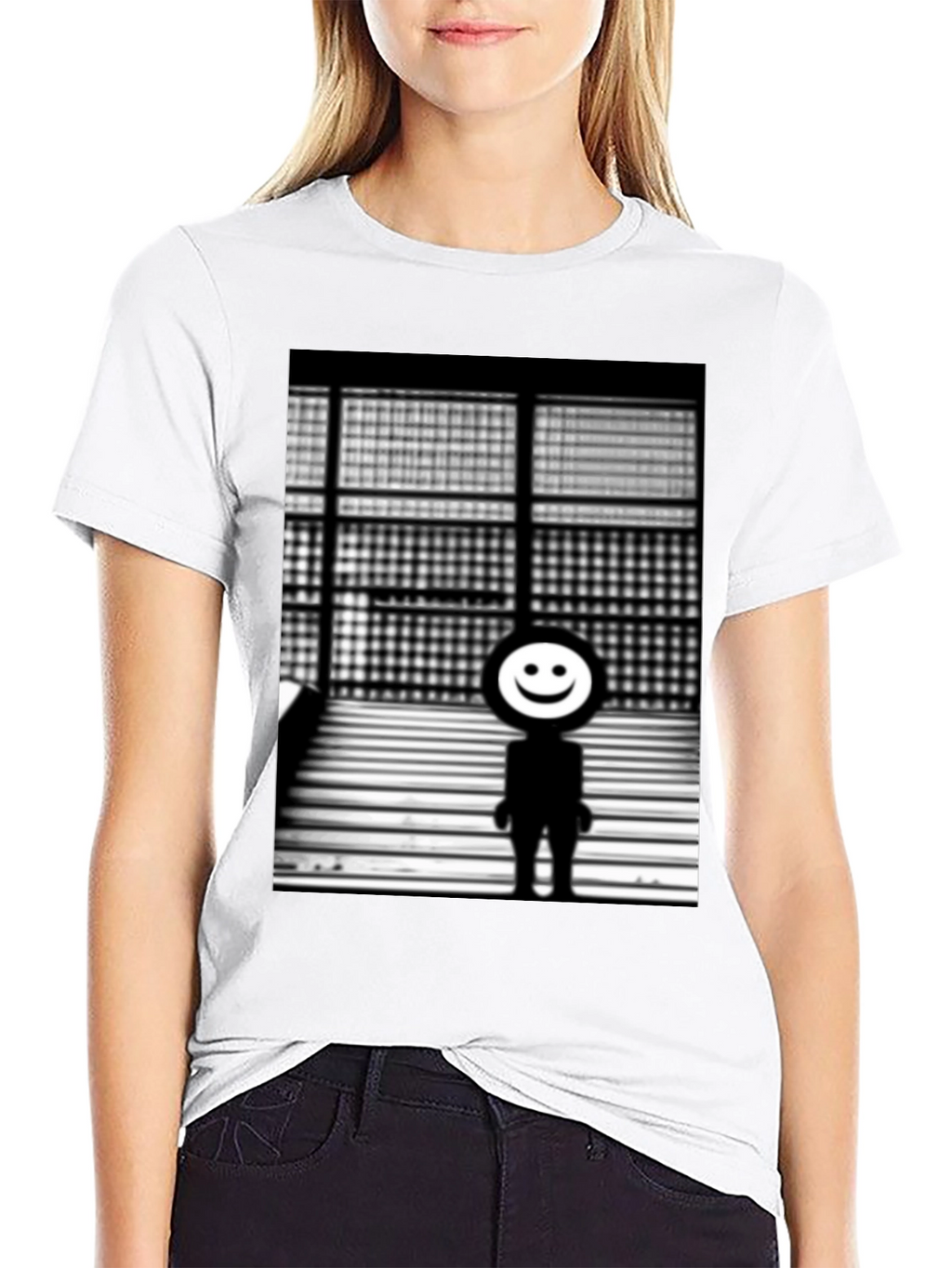 Camiseta Negra con Diseño Abstracto Sonriente