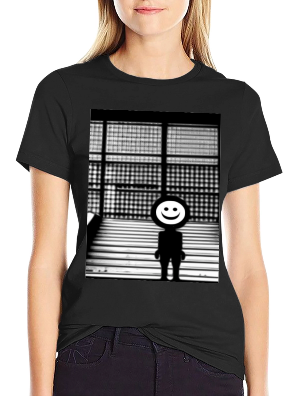 Camiseta Negra con Diseño Abstracto Sonriente