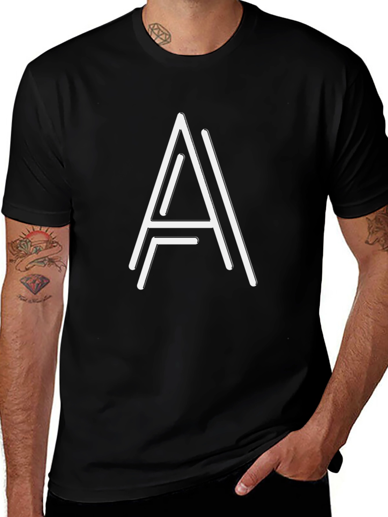 Camiseta Negra con Diseño Abstracto de Letra A
