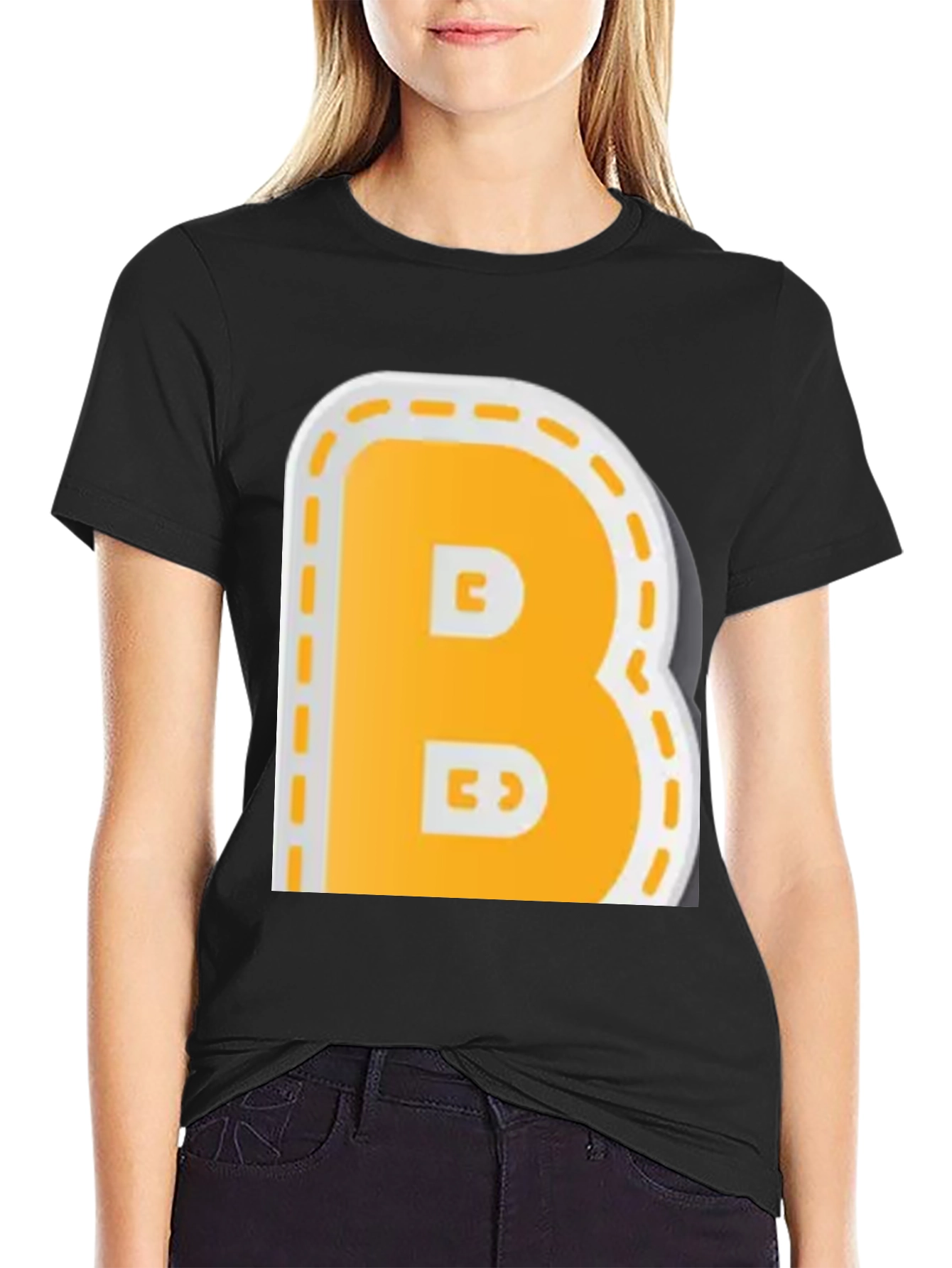 Camiseta Negra con Diseño de Letra B Amarilla