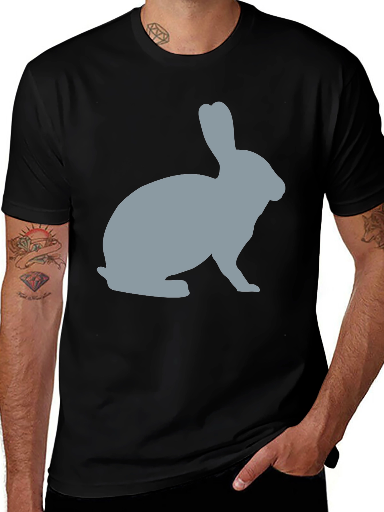 Camiseta Negra con Diseño de Conejo