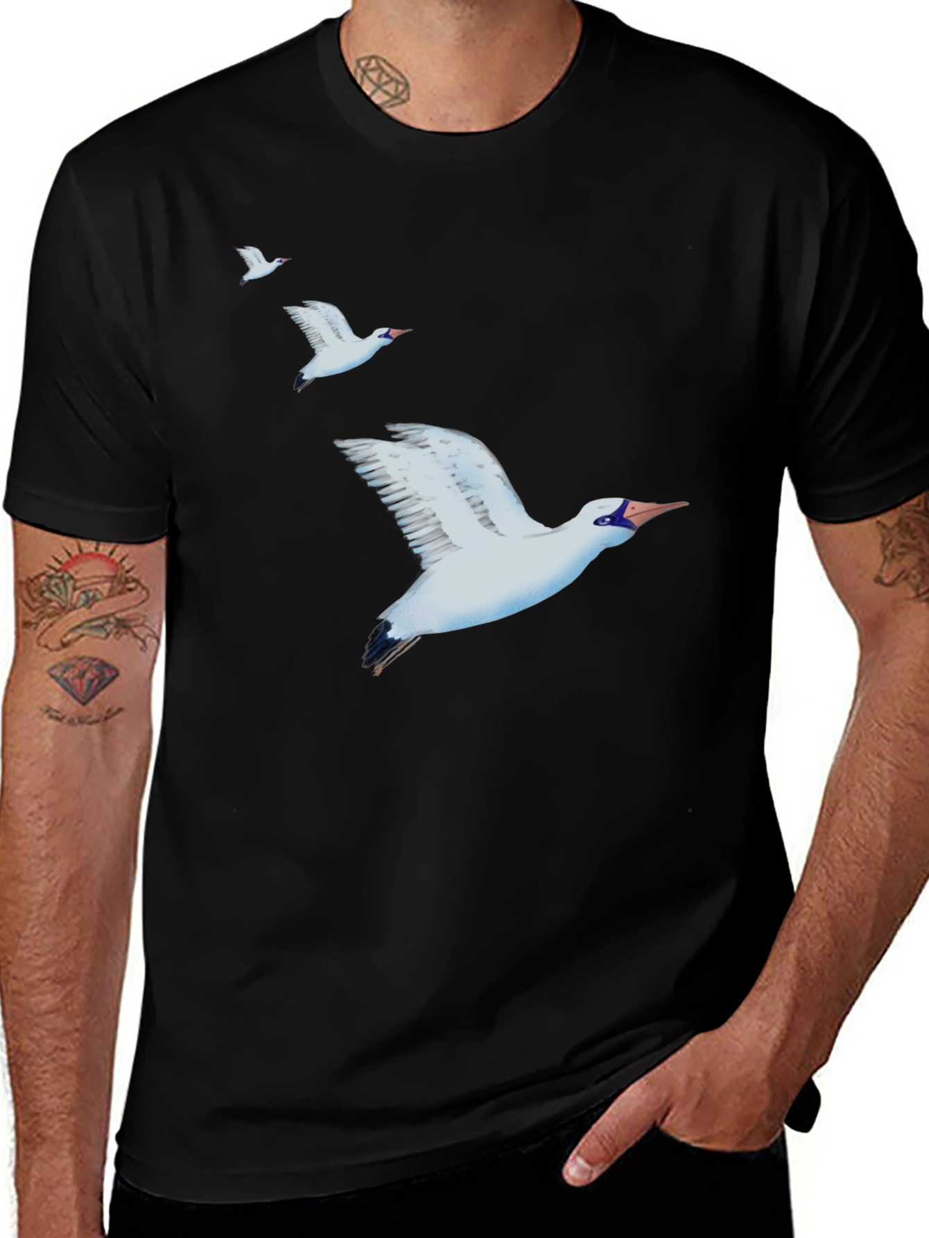 Camiseta Negra con Diseño de Aves Marinas