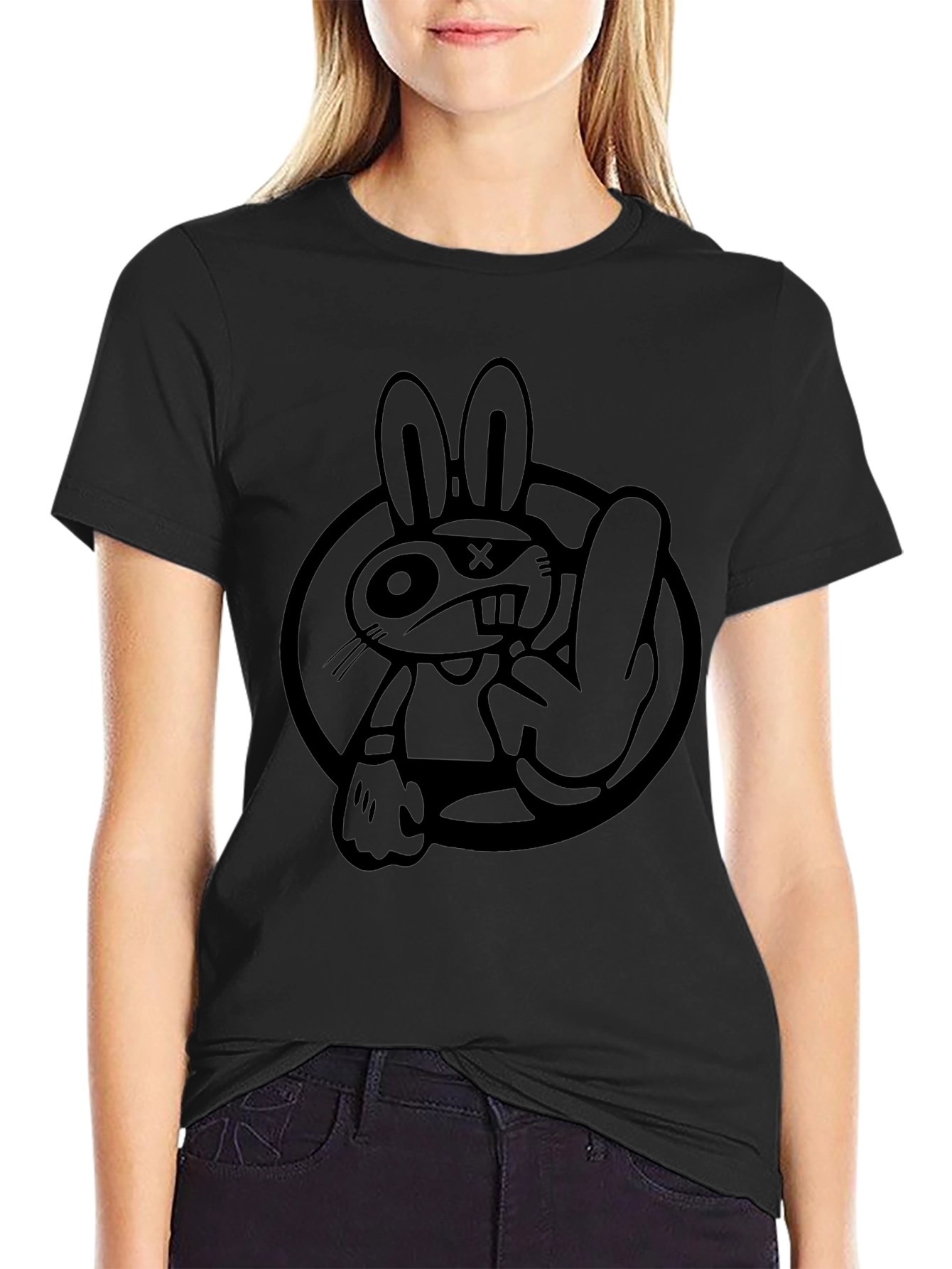 Camiseta Negra con Diseño de Conejo Rebelde